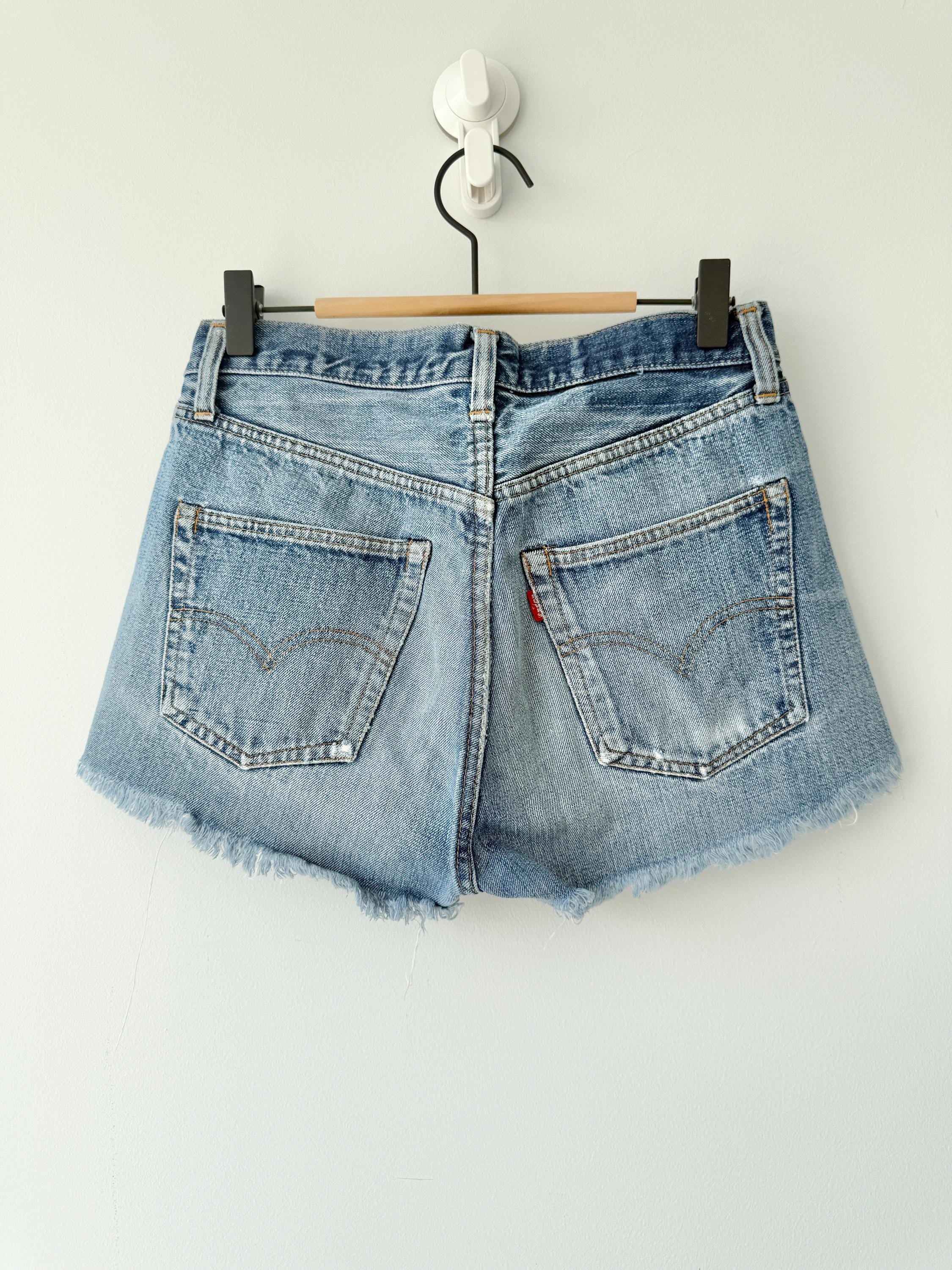 W27 selvedge Levis 501 vintage shorts 26-28” measured waist medium faded blue made in USA 70/80s