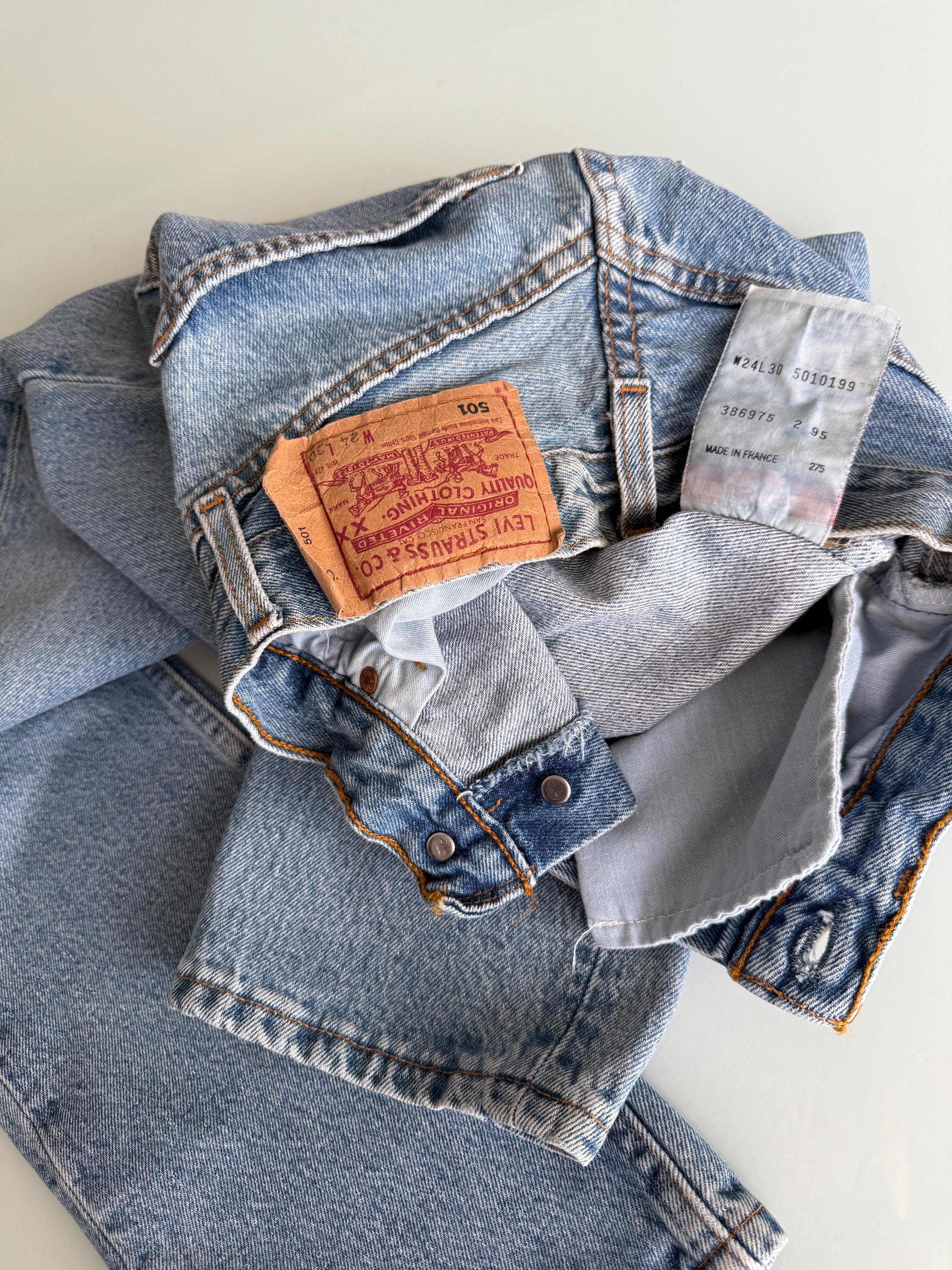 W22 L28 vintage Levis 501 20-22” measured waist medium faded denim made in 90s