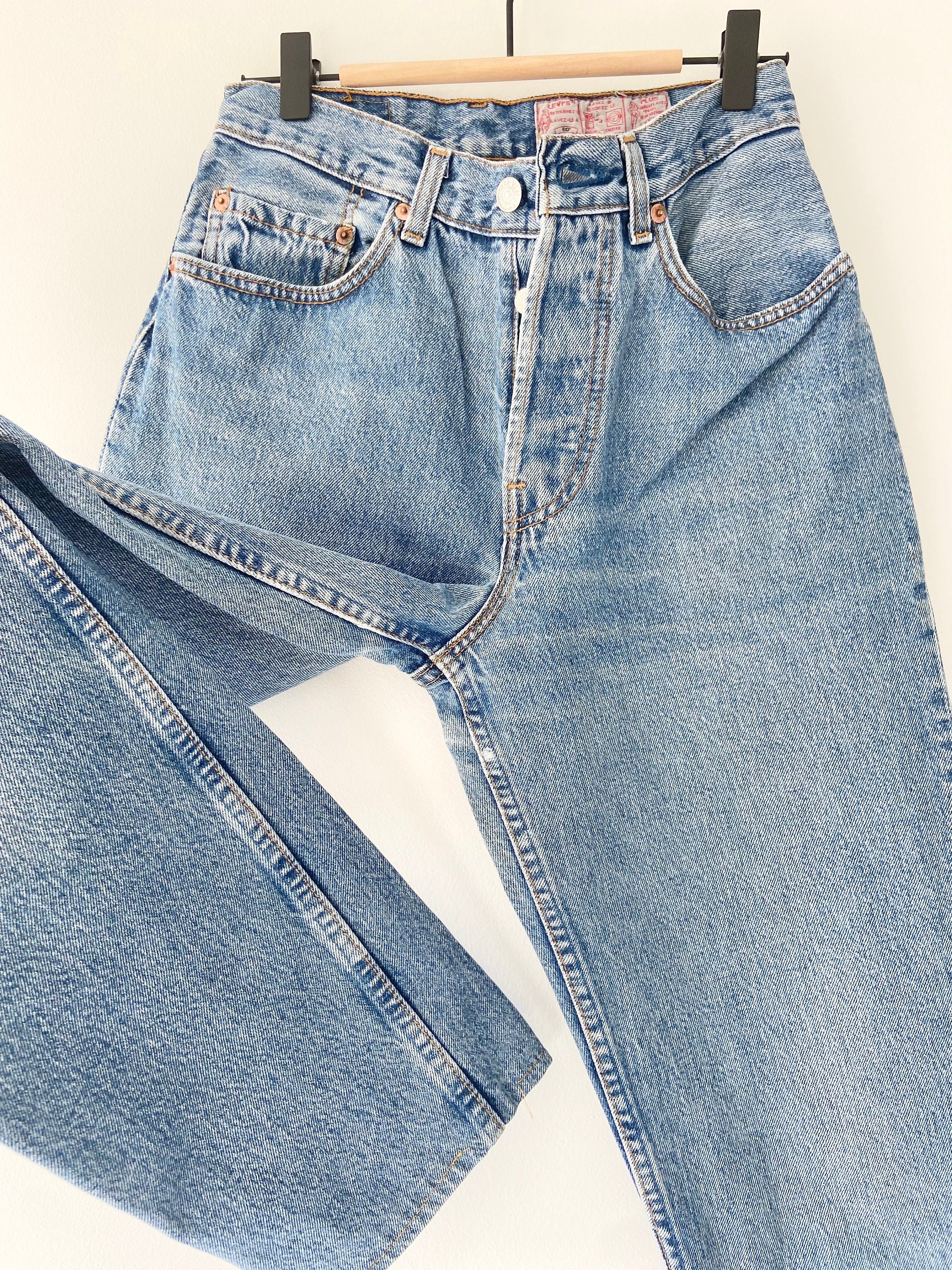 Vintage Levi’s 901  w26” L28” made in USA  Faded medium blue denim