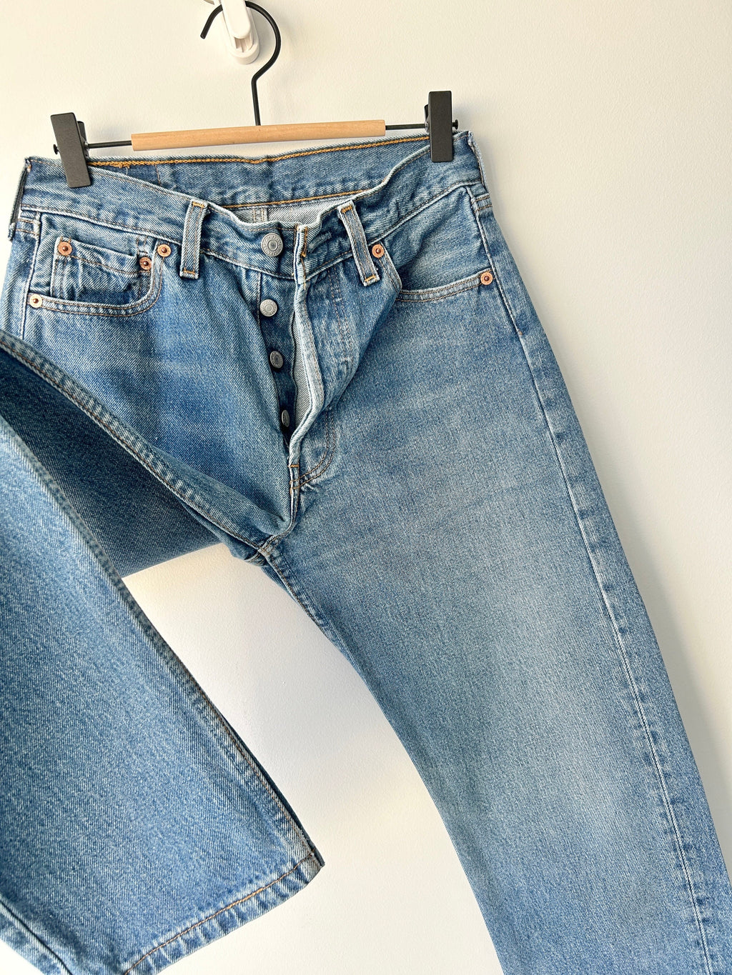 w27 L29 Levis 501 jeans medium blue denim 90s vintage Levi’s 501s blue 501s