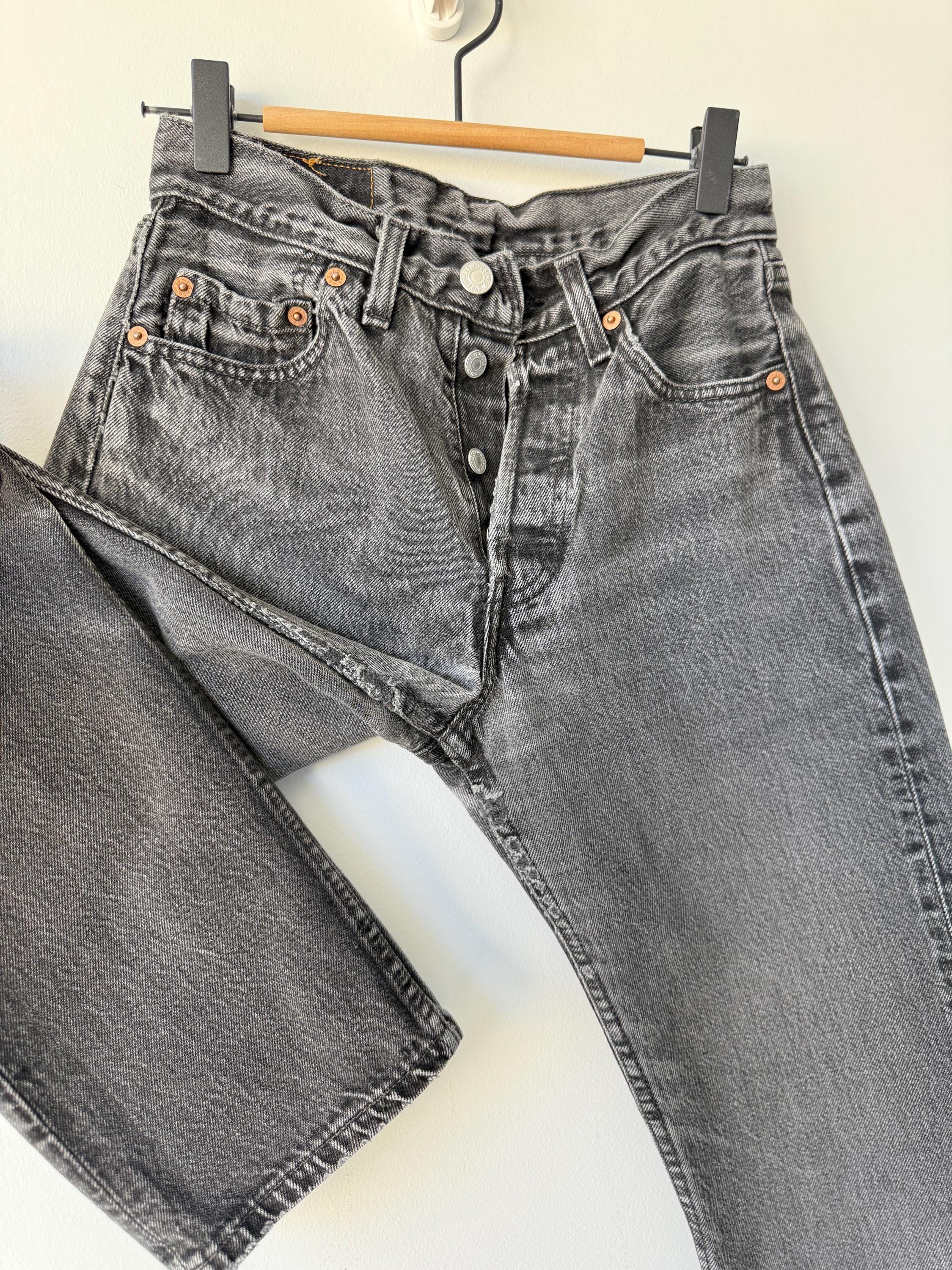 W25 L29 vintage Levis 501 24-25” measured waist black faded lines made in 90s