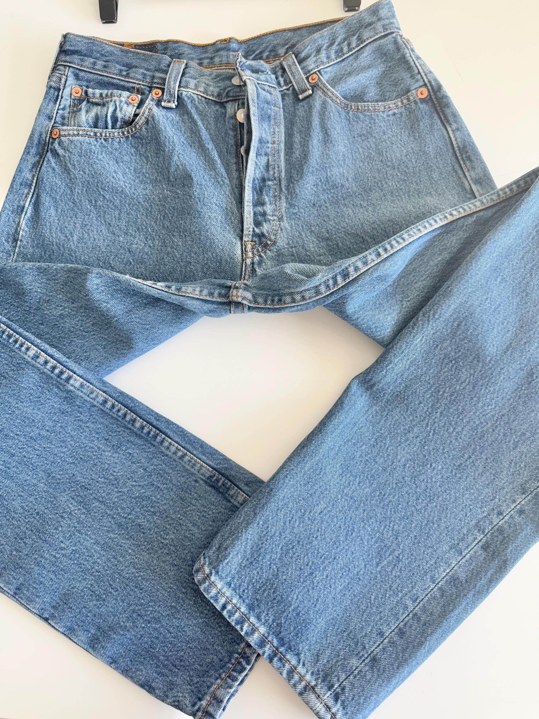 Levis 501 vintage w28 L32 medium blue 501s made in Spain straight leg jeans 501 27”/28” waist (febuk)