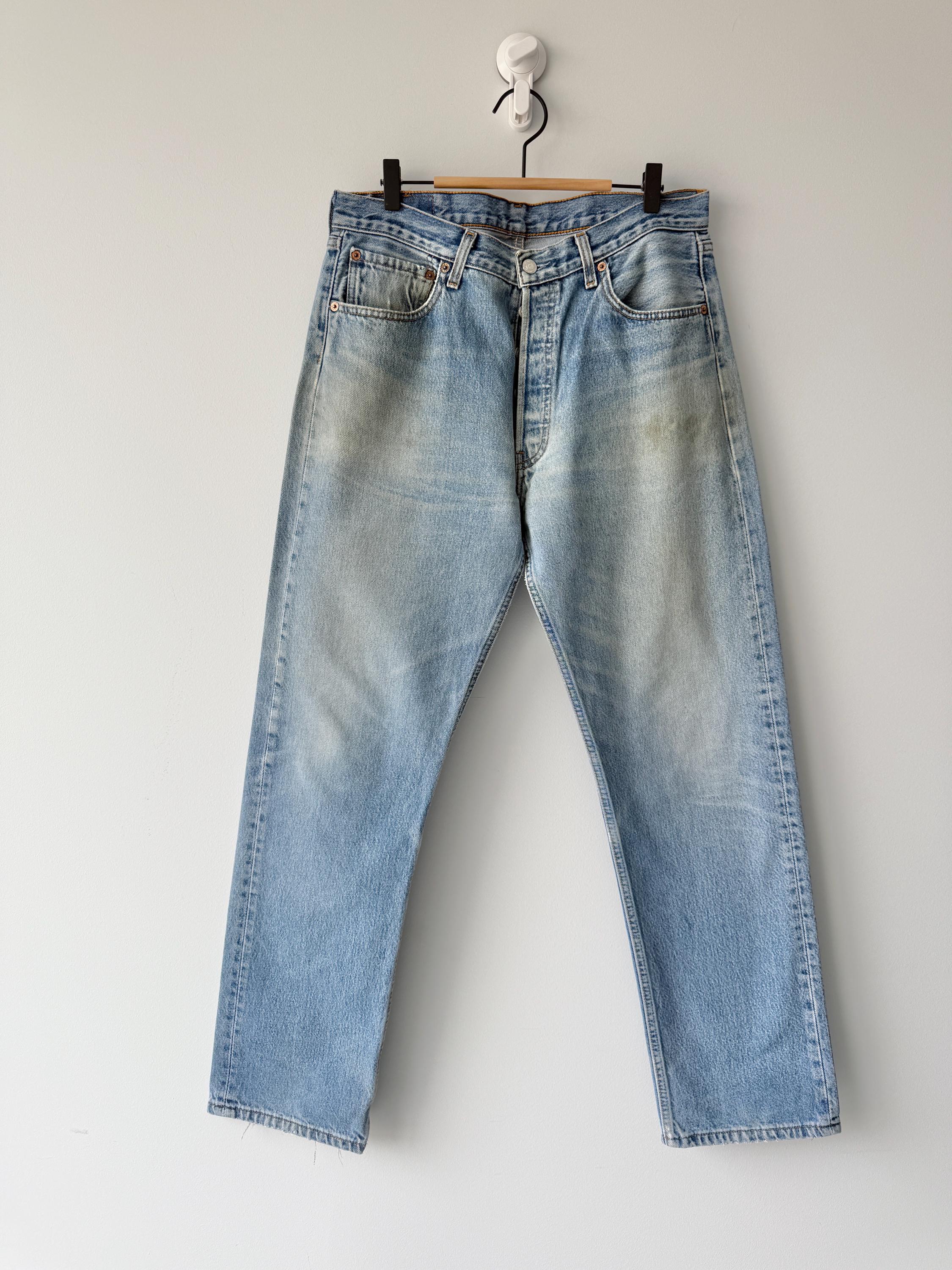 W33 L31 Levis 501 vintage 33” measured waist medium blue made in y2k