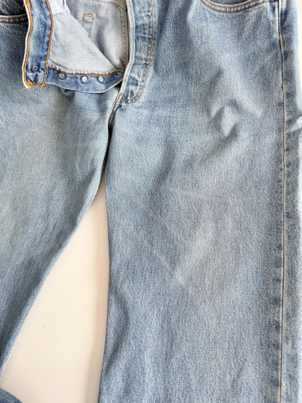 W36 L29 Levis 501 vintage 36” waist medium blue 501s made in Canada year 2000