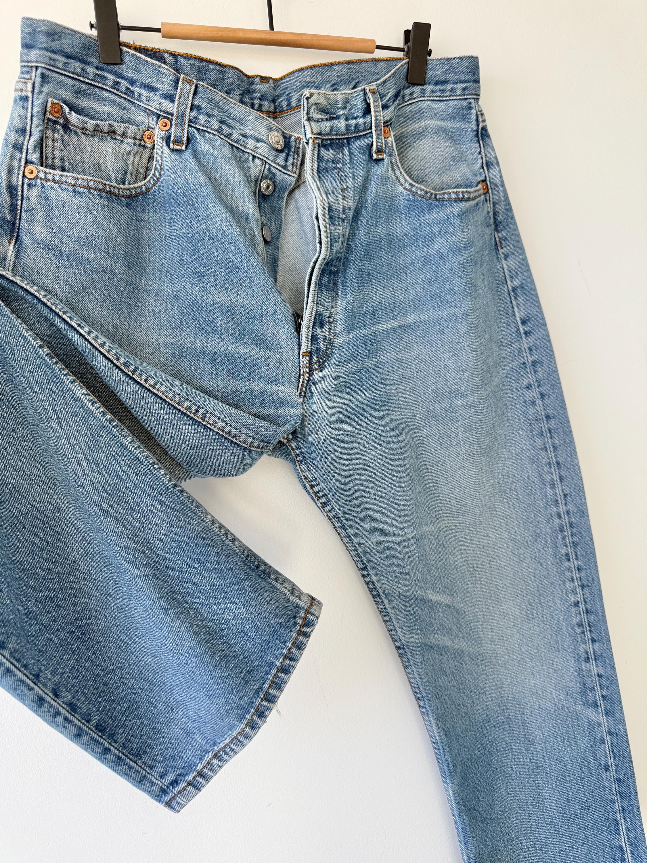 W33 L33 vintage Levis 501 32-33” measured waist medium faded lines blue made in y2k