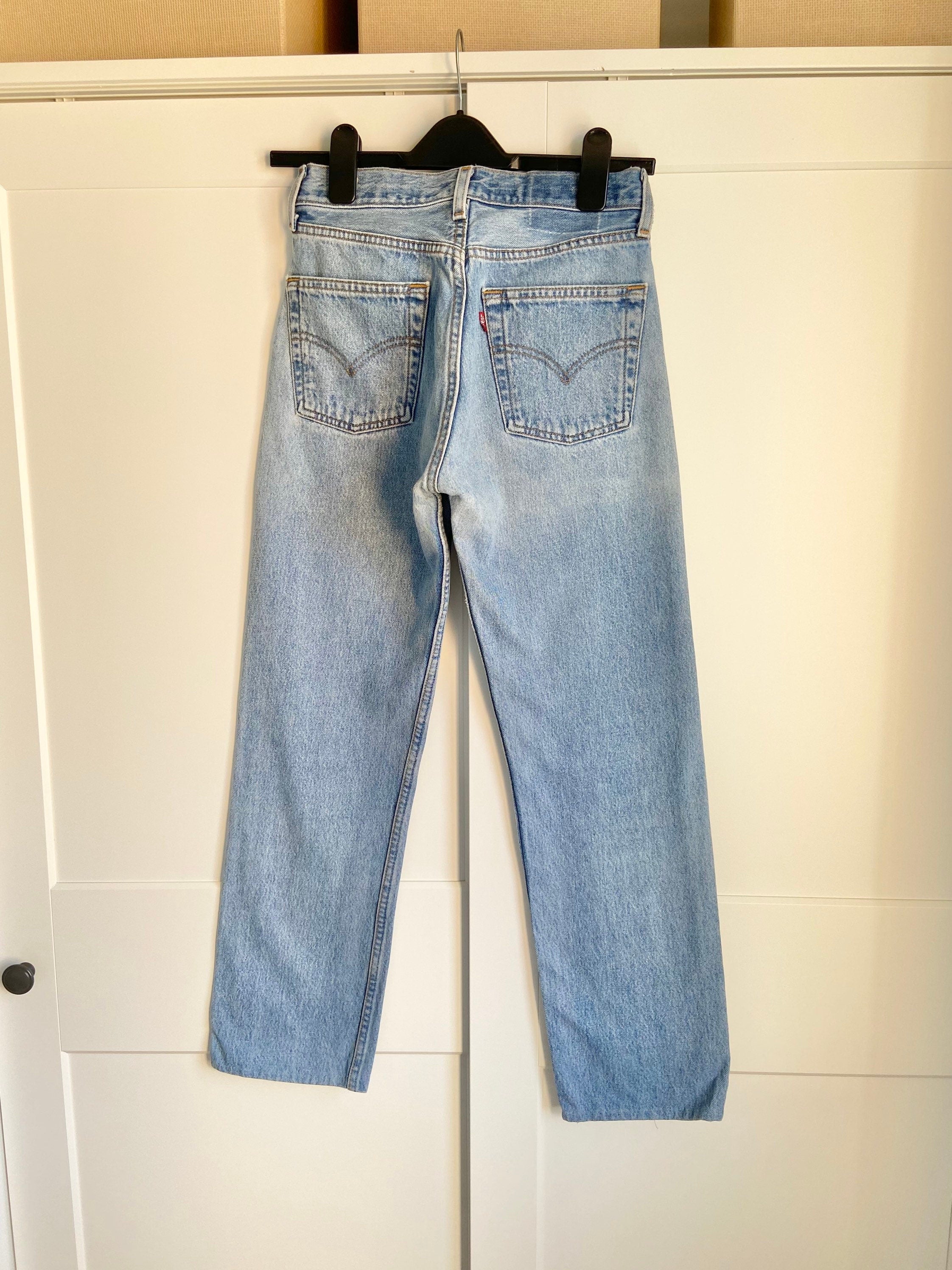 Vintage levis 501 jeans w26” made in USA