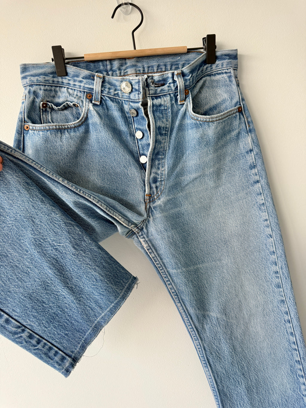 W31 L27 vintage Levis 501s 30/31” measured medium faded blue faded  80s 501s USA