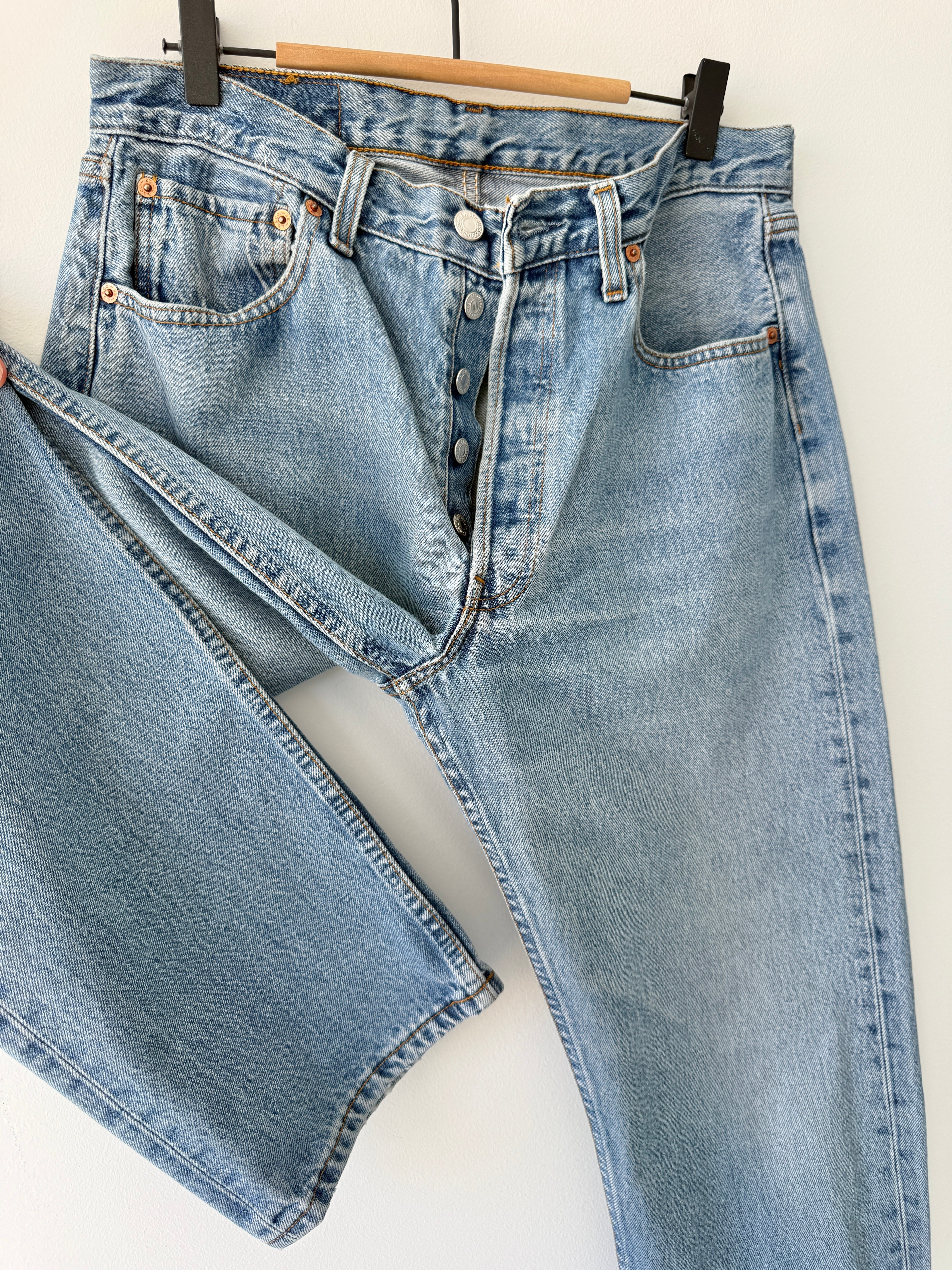 For Amanda - Soft W31 L30 vintage Levis 501 30/31” measured waist medium blue 501s Y2K