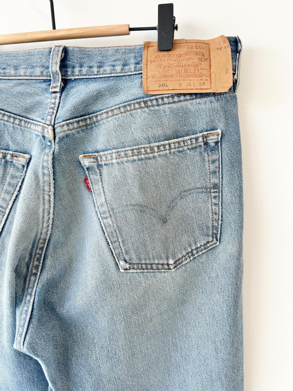 w35 L33 Levis 501 vintage medium faded blue straight leg made in USA 501 vintage 501  w33-35