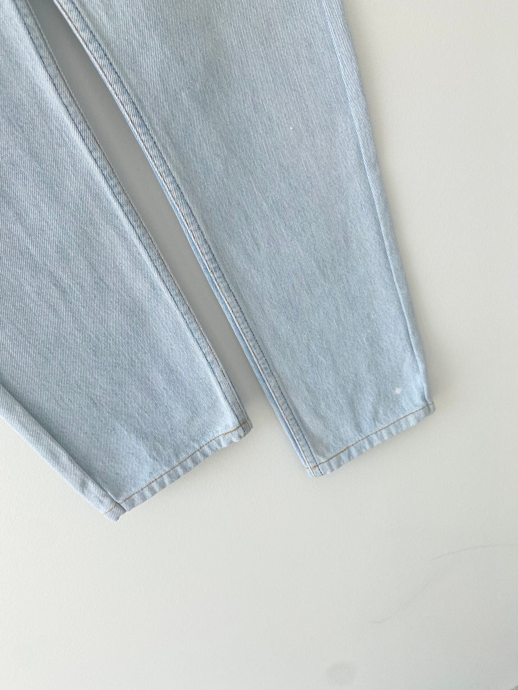 w26 L28  Vintage Levi’s 501 jeans made in USA  light blue faded vintage 501 jeans