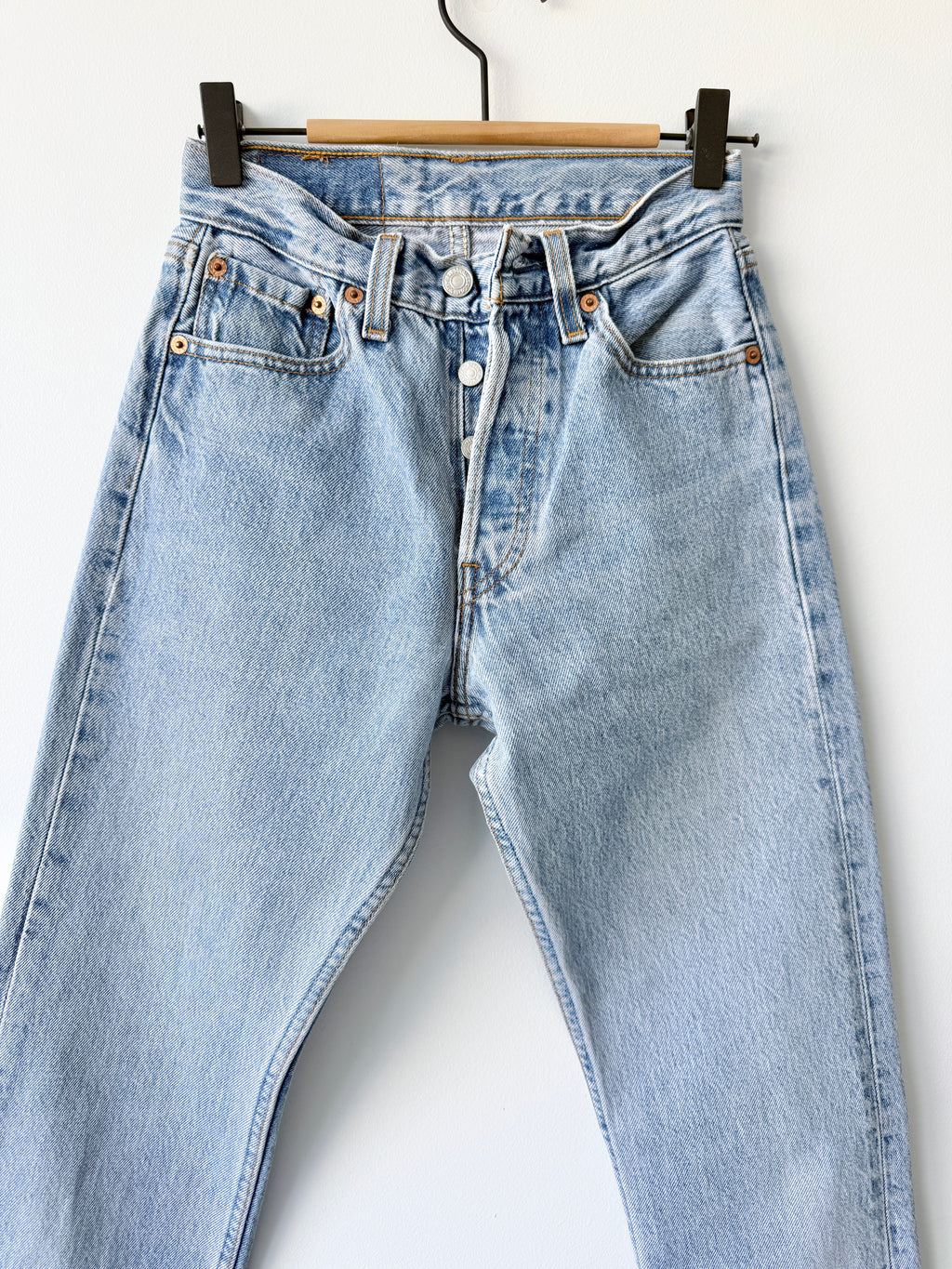 W23 L30 vintage Levis 501s 22/23” light medium blue Levi’s 501s 90s