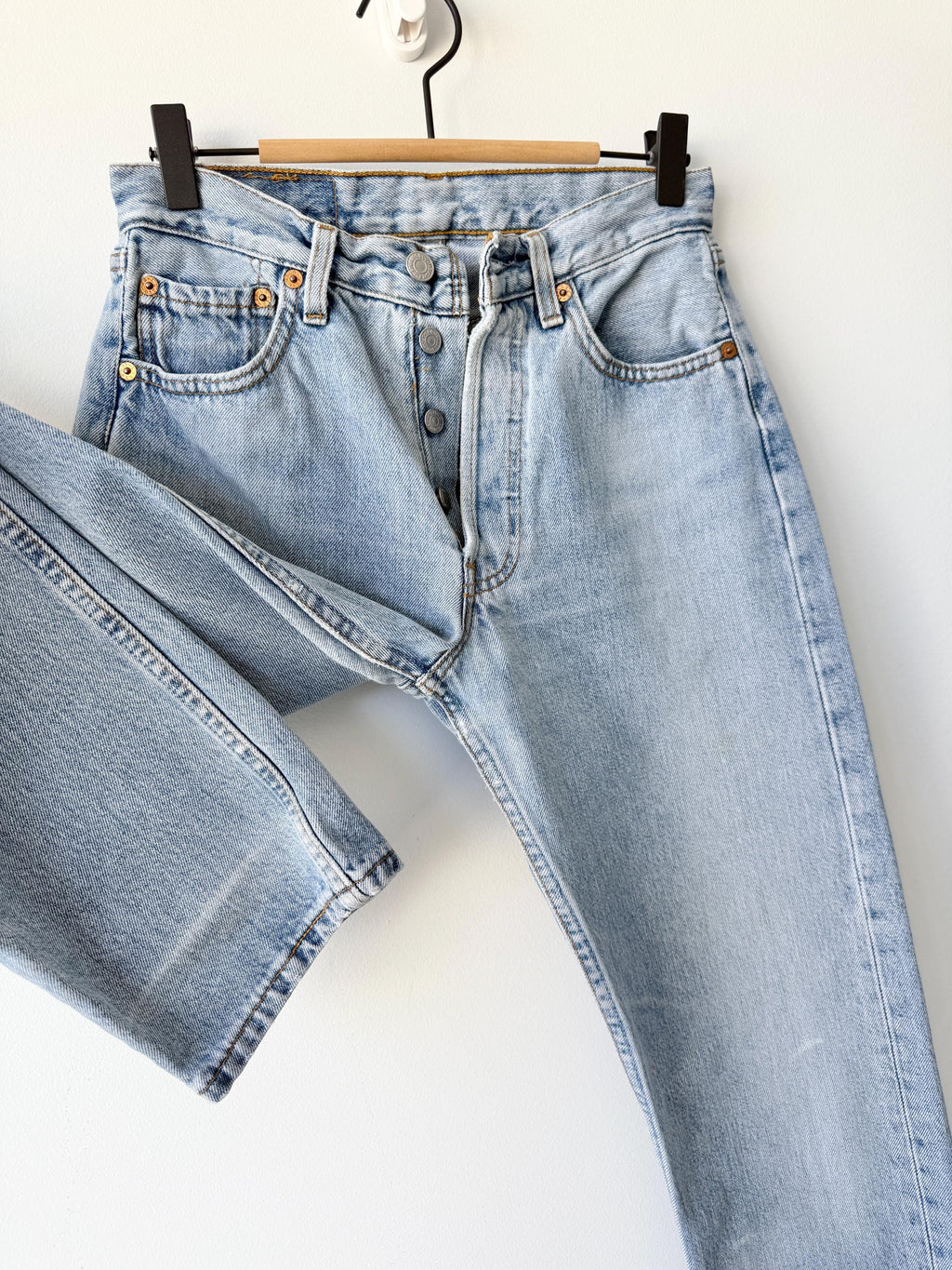 w25 L32 Vintage Levi’s 501 made in France 90s straight leg vintage levis 501
