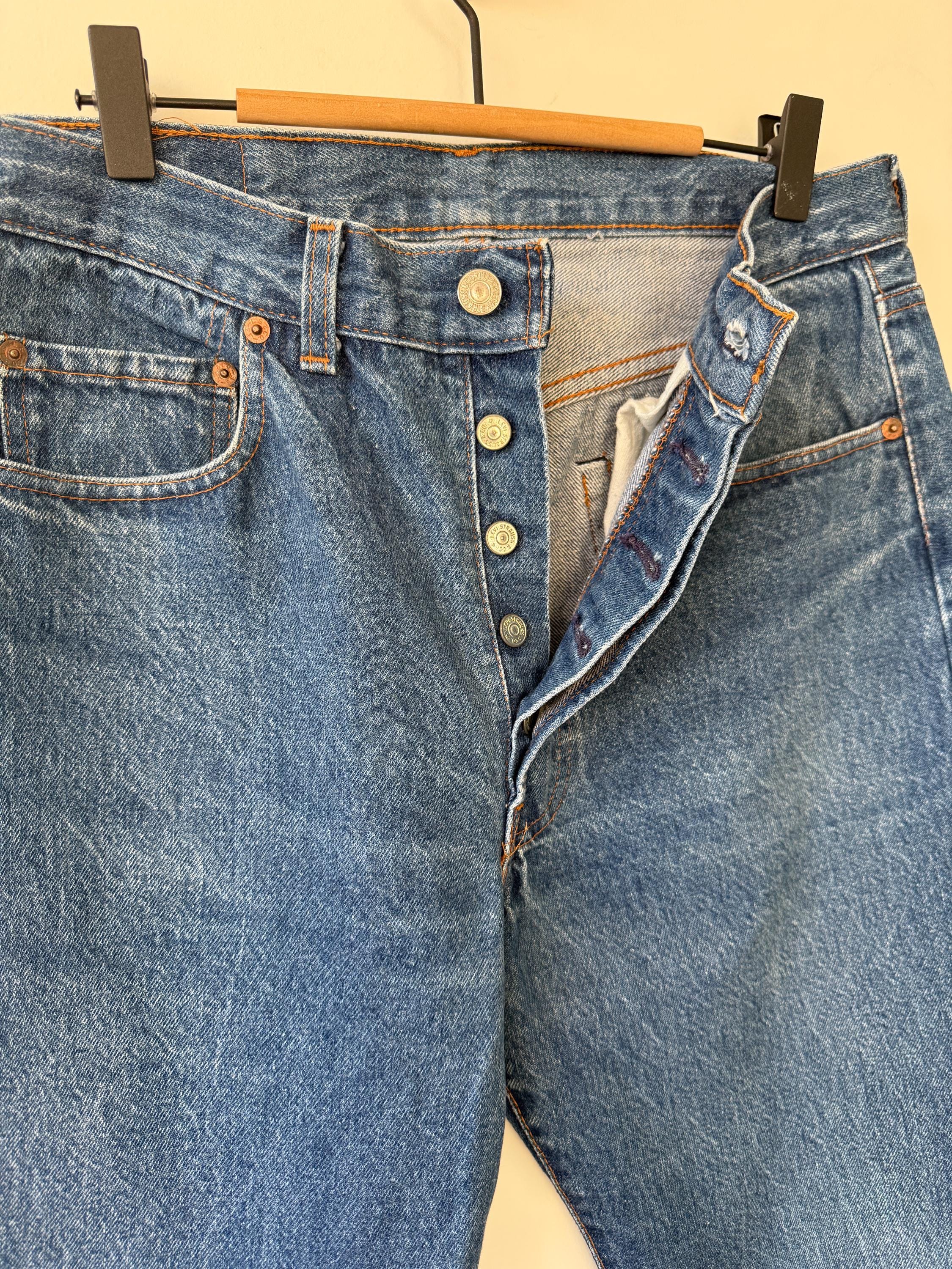 W31 L29 vintage Levis 501 30-31” measured raw blue dark blue made in 70s/80s