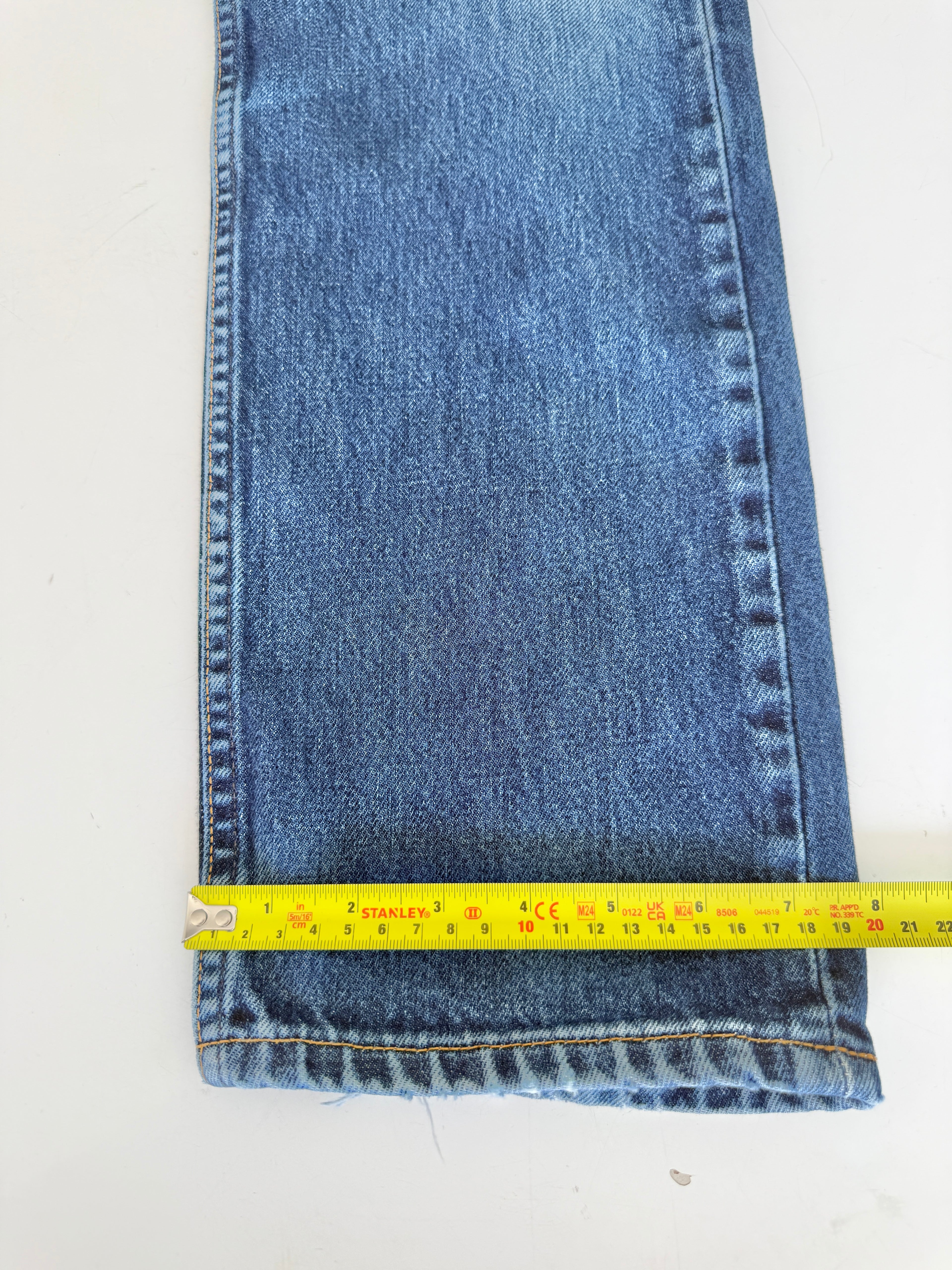 W28 L28 vintage Levis 501 27-28” measured dark blue faded denim Y2K 501s wallet mark