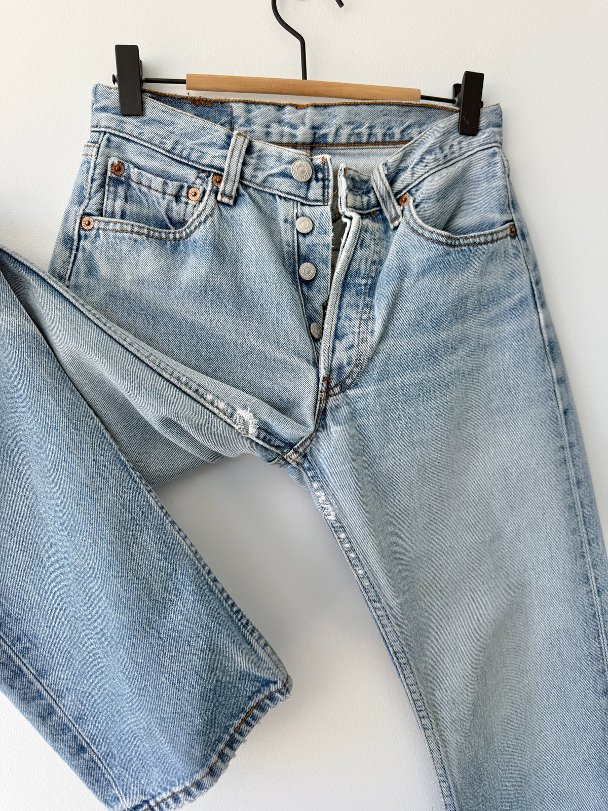 W25 L30 vintage Levis 501s 25” measured light blue faded Y2K 501s