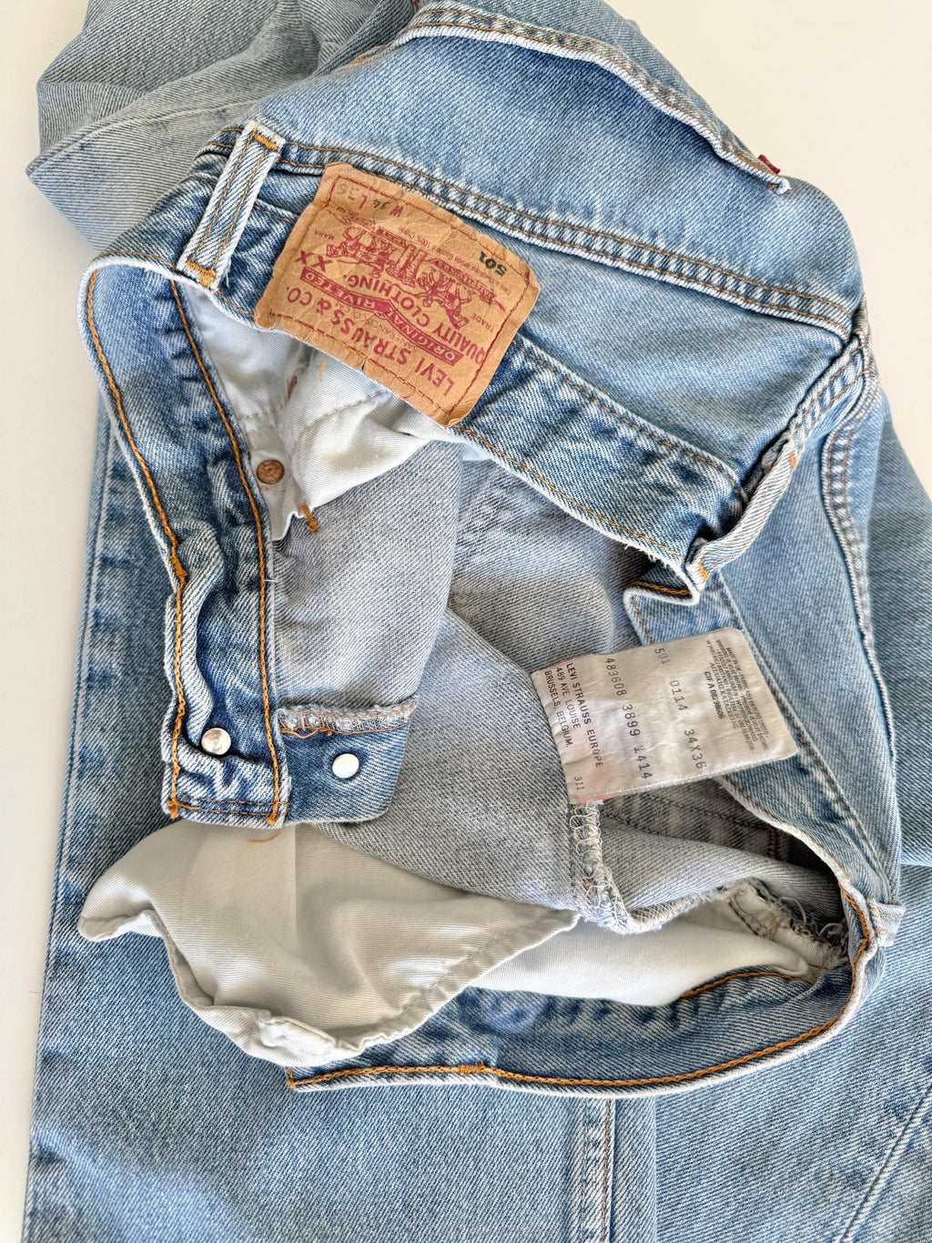 W32 L36 vintage Levis 501 31-32” measured medium faded lines blue made in 90s