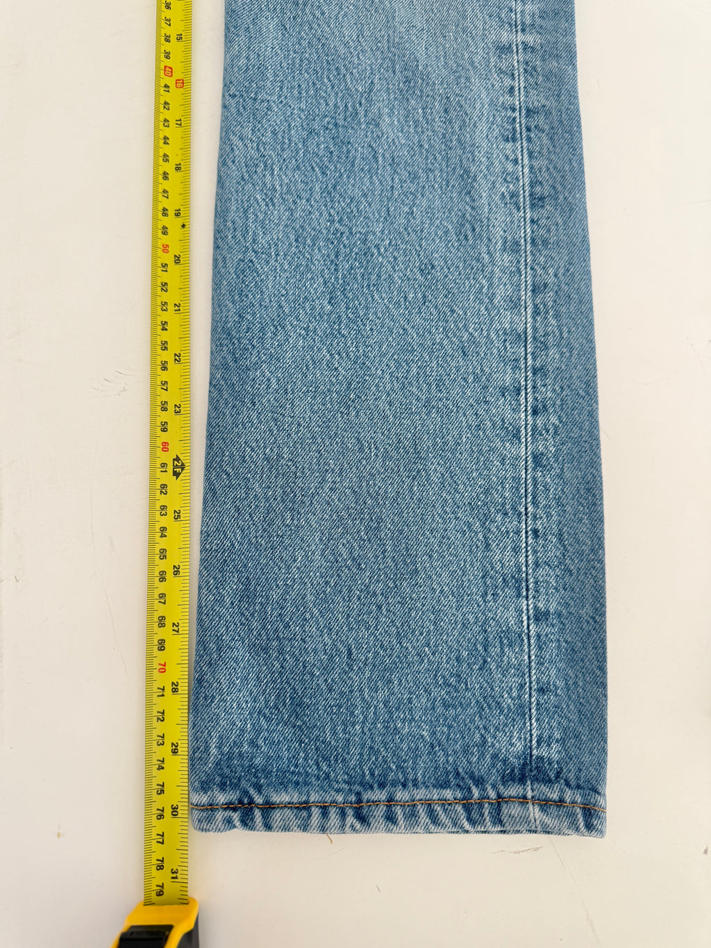 W24 L30 vintage Levis 501 23-24” medium blue 90s Levi’s 501s