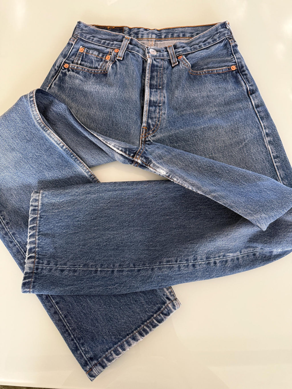 W27 L28 vintage Levis 501 26-27” measured medium dark blue made in 90s