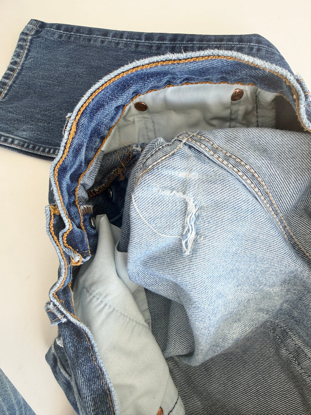 W28 L28 vintage Levis 501 27-28” measured dark blue faded denim Y2K 501s wallet mark