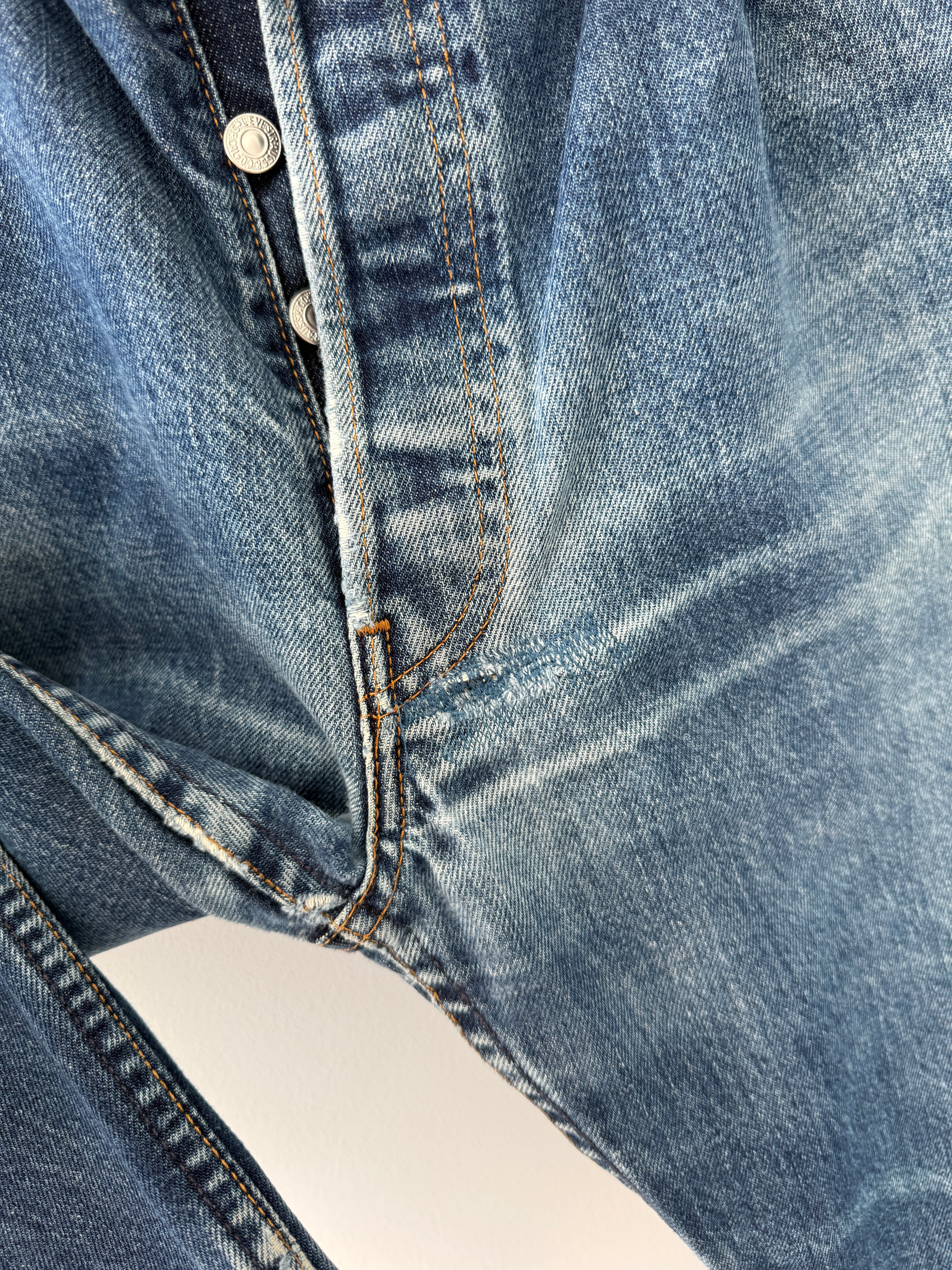 W33 L29 vintage Levis 501 32-33”” measured dark indigo denim whiskers Y2K 501s