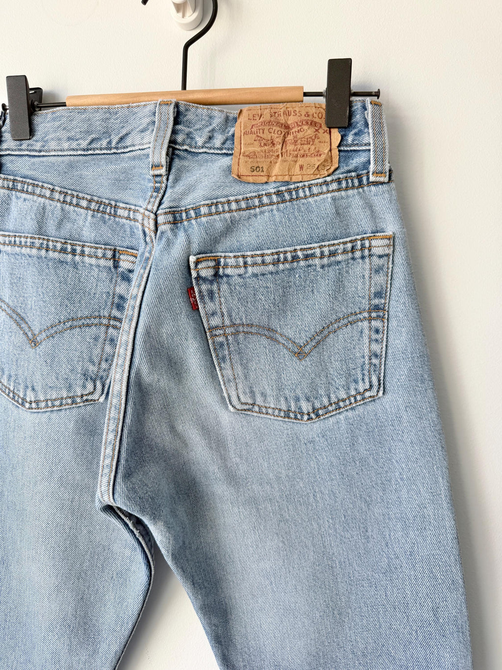 W25 L31 vintage Levis 501 24-25” measured light blue made in 90s USA (iuk)
