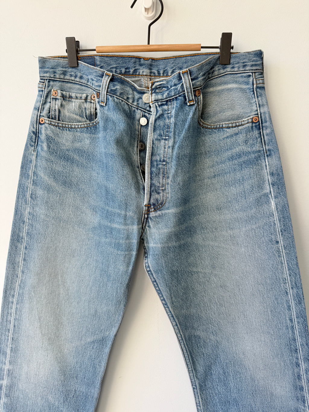 W32 L29 vintage Levis 501 31-32” measured medium faded blue 90s Levi’s 501s