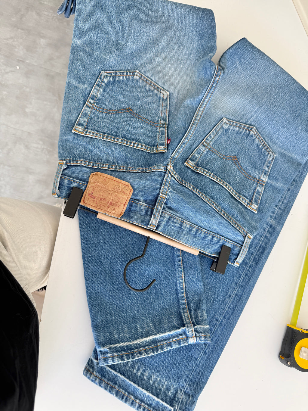 W28 L33 vintage Levis 501s 27/28” measured dark fade blue 501s 90s USA