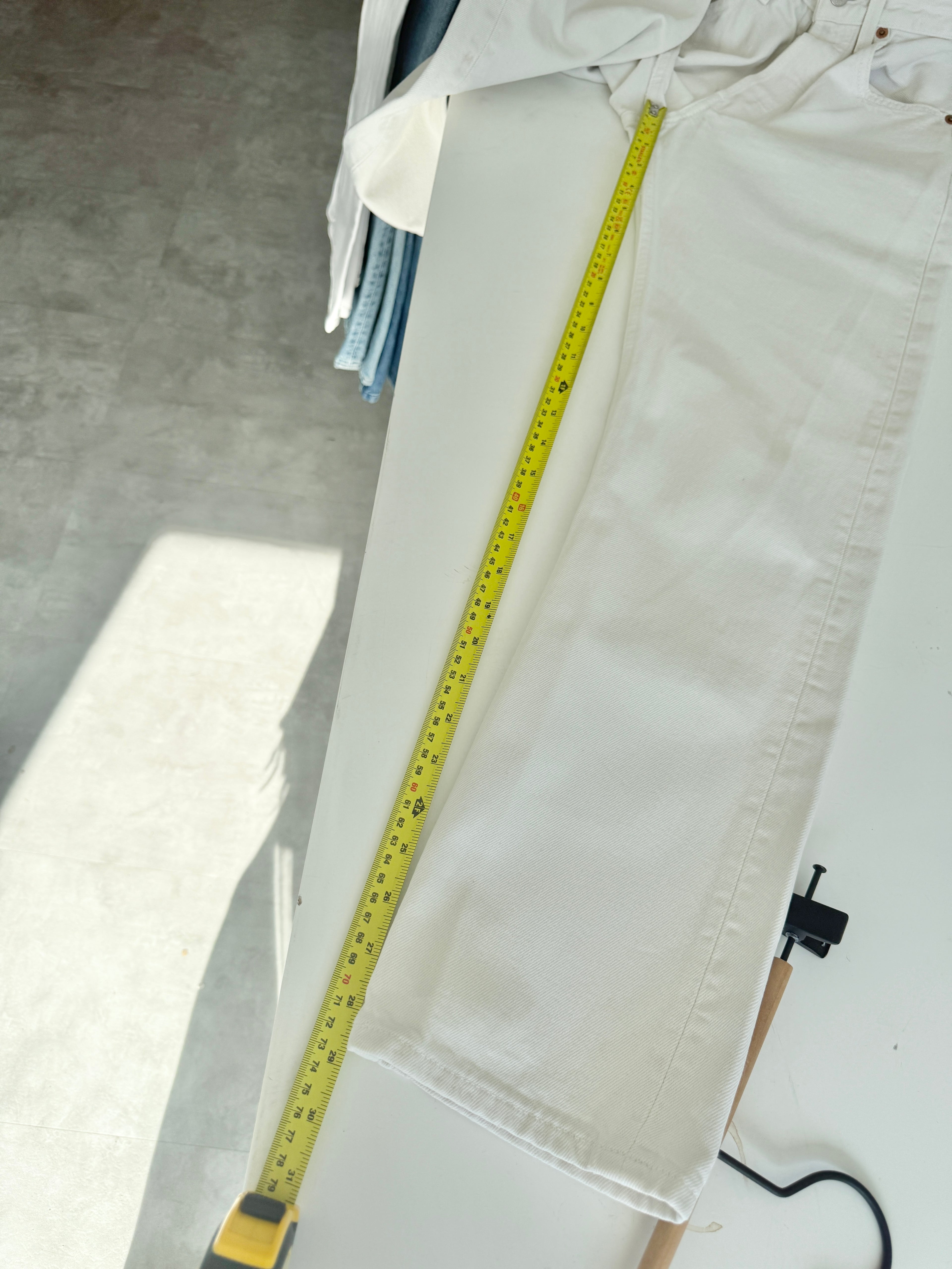 W24 L28 vintage Levis 501 23/24” measured waist white 501s 90s denim