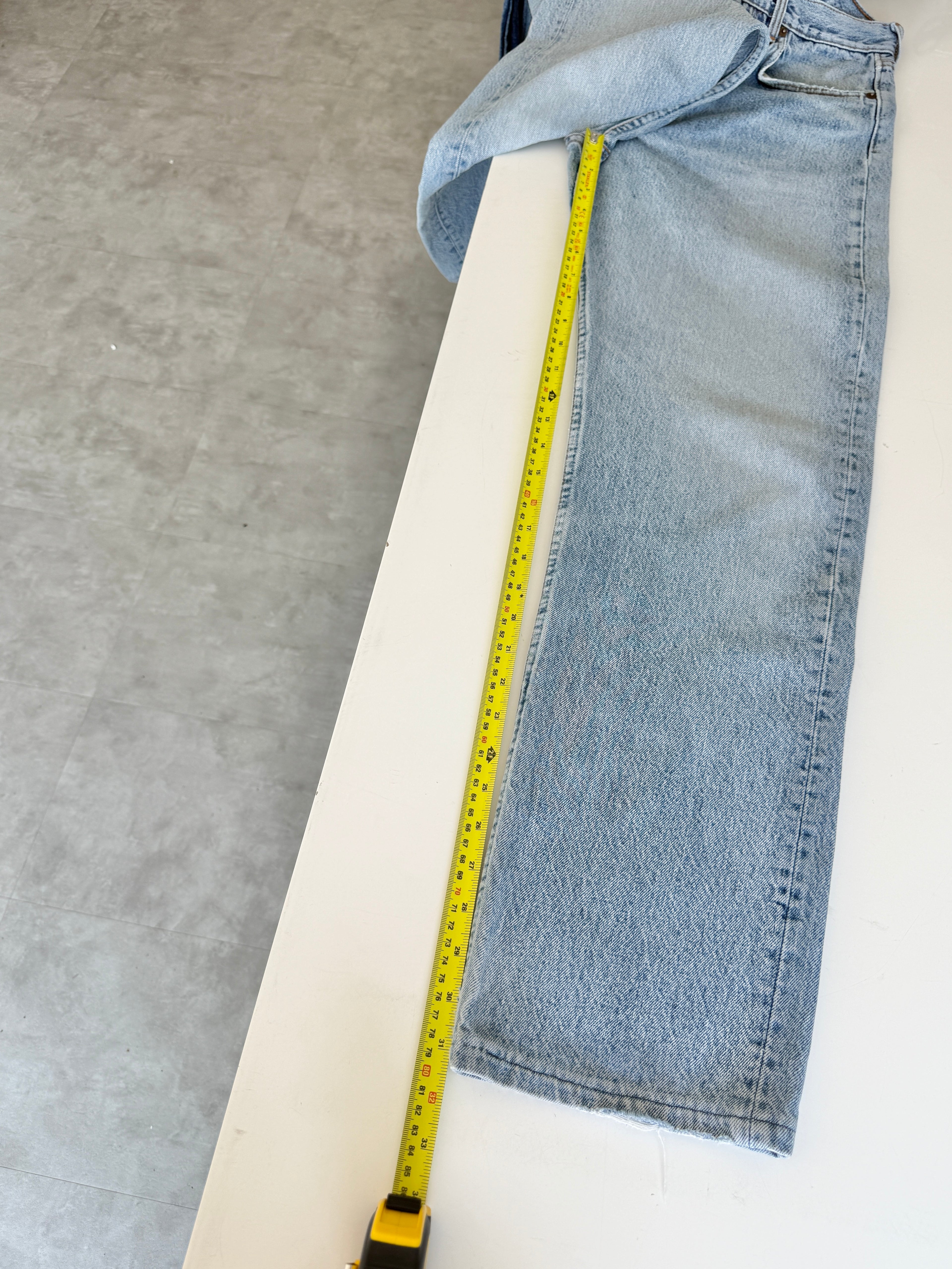 W31 L30 vintage Levis 501 30/31” measured waist light blue 501s made in 80s