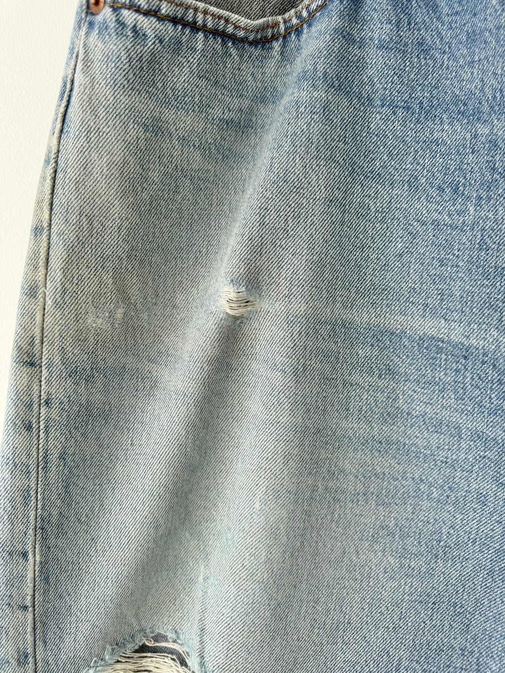 W38 L32 vintage Levis 501s 37/38” measured medium light medium fade denim Levi’s 501s 80s USA