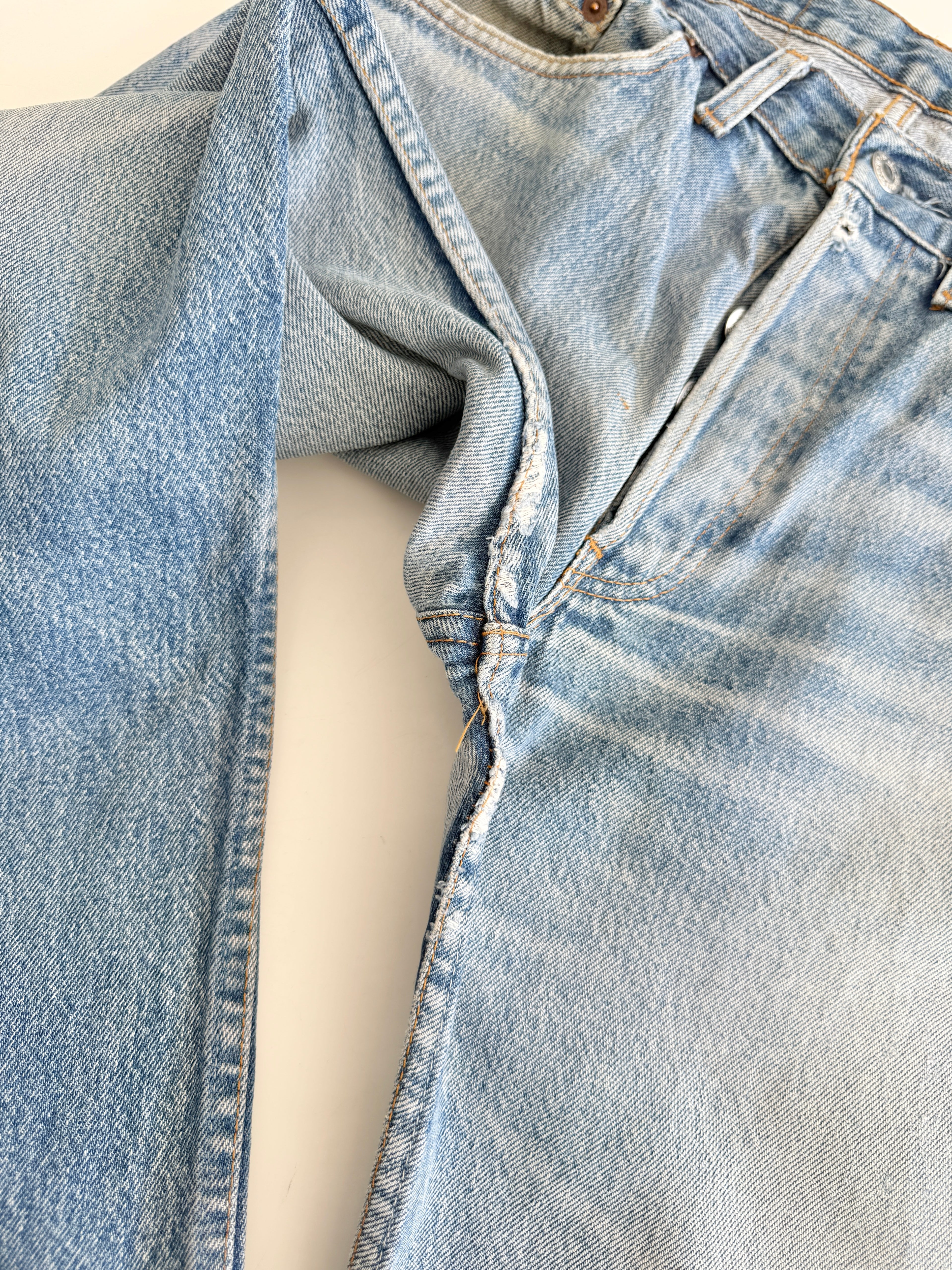 W30 L31 vintage Levis 501 29/30” measured waist medium faded blue 80s 501s