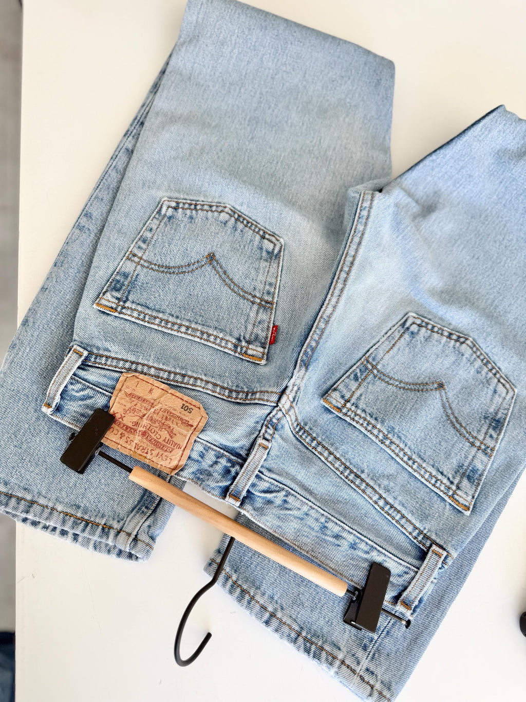 W25 L31 vintage Levis 501 24-25” measured light blue made in 90s