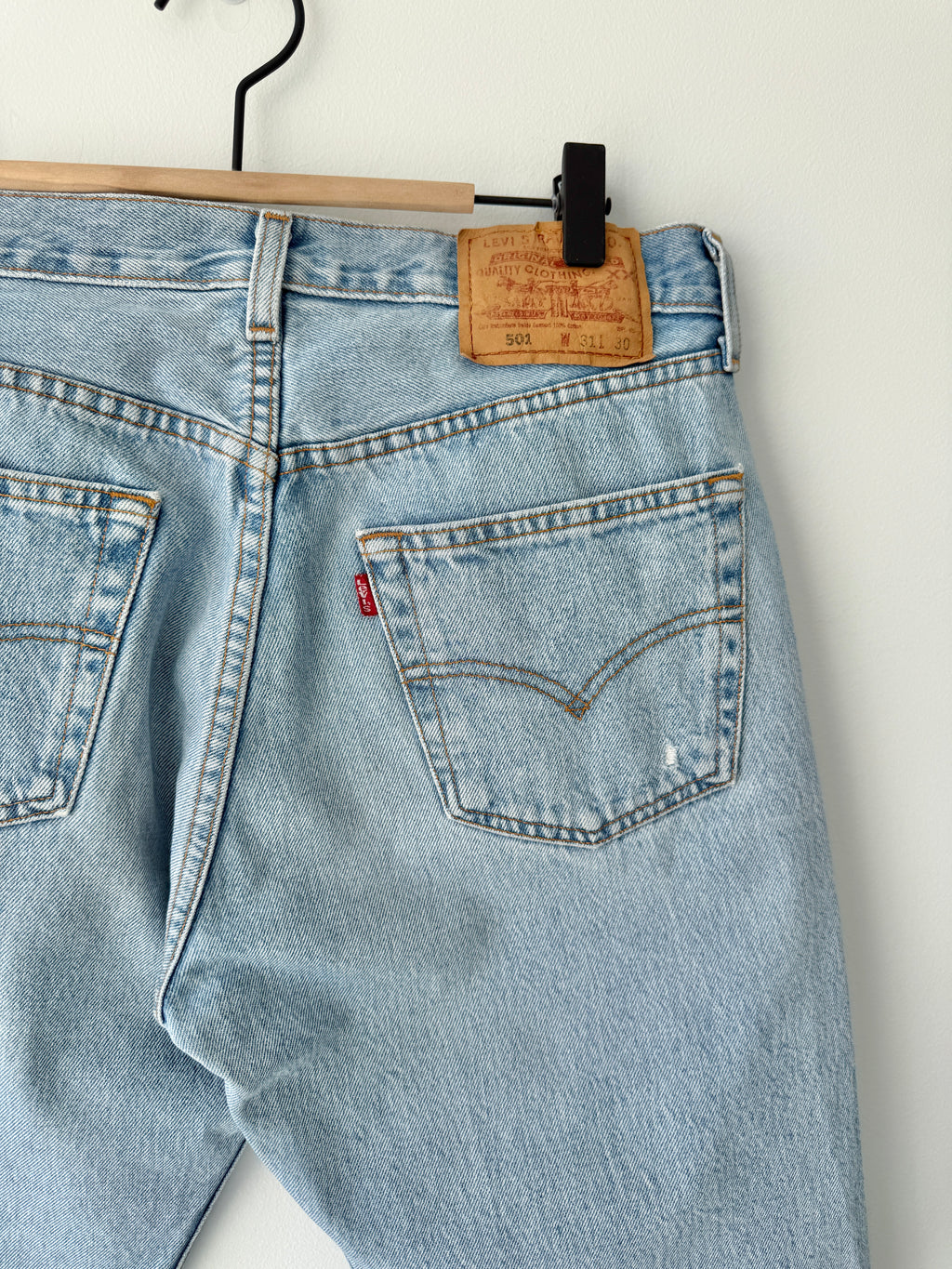 W29 L29 vintage Levis 501s 28/29” measured light blue fade denim 90s 501s