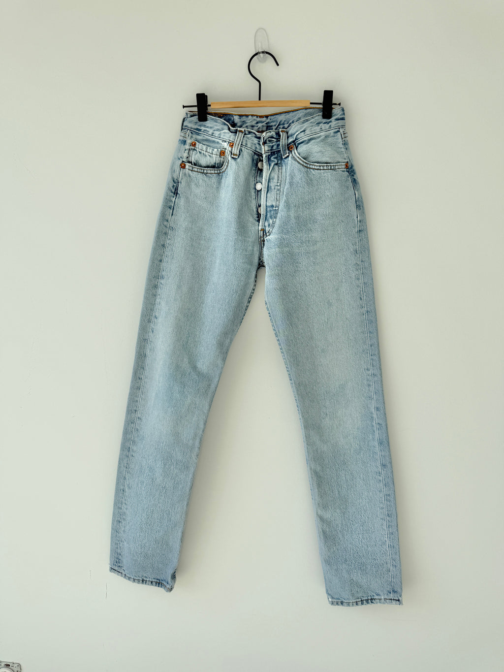 W25 L31 vintage Levis 501 24/25” measured waist light blue 90s 501s