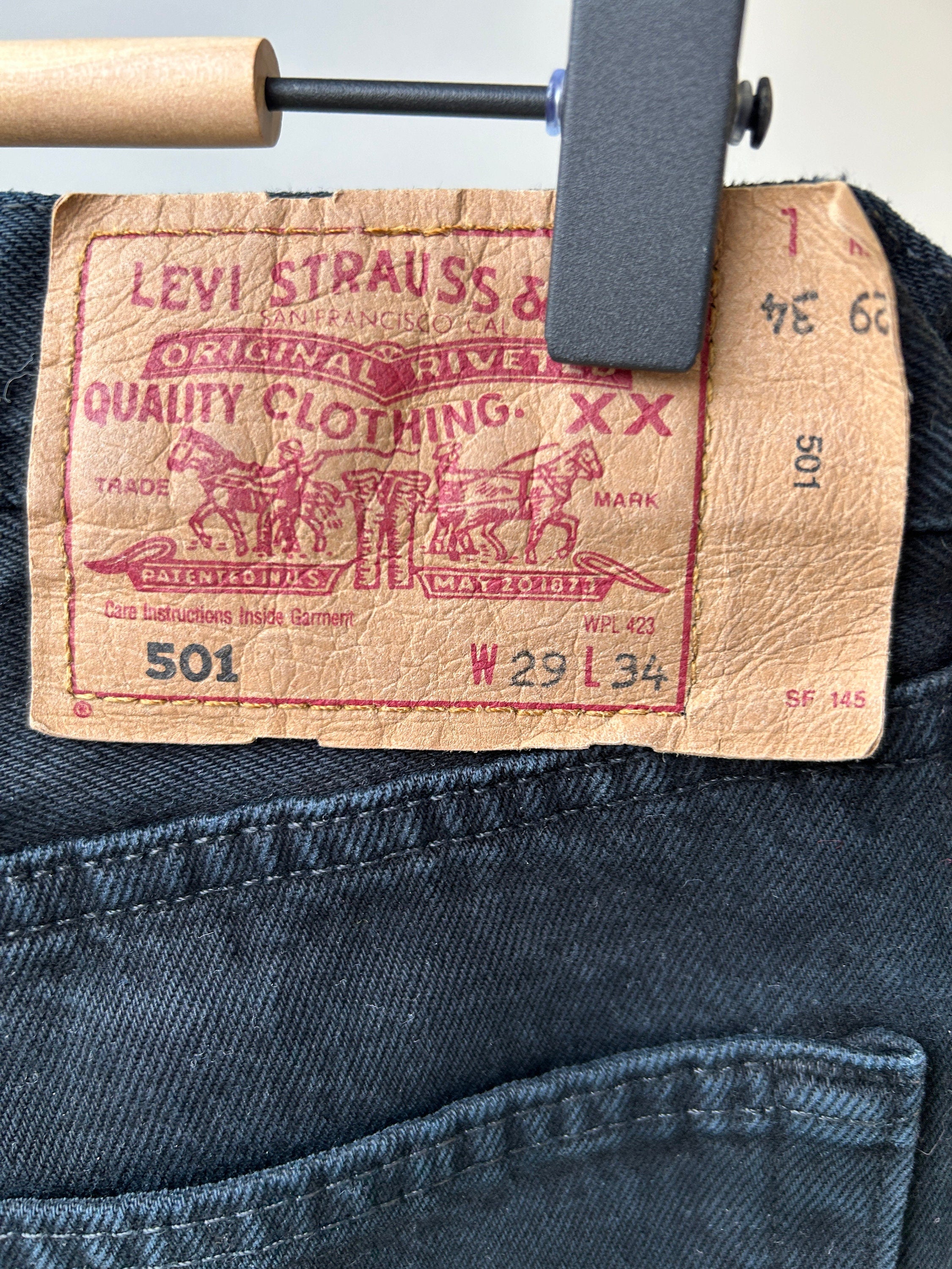 Levi’s 501 vintage w27 L33 Levi’s 501 black straight leg black 501 vintage black 501 worn vintage Levi’s