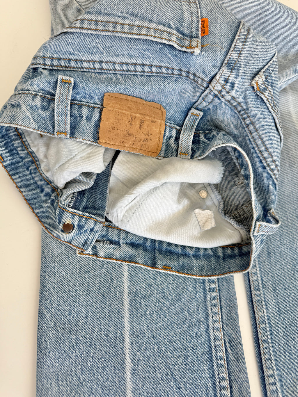 W25 L30 vintage Levis 716 25” measured waist light faded blue USA 70s 716s