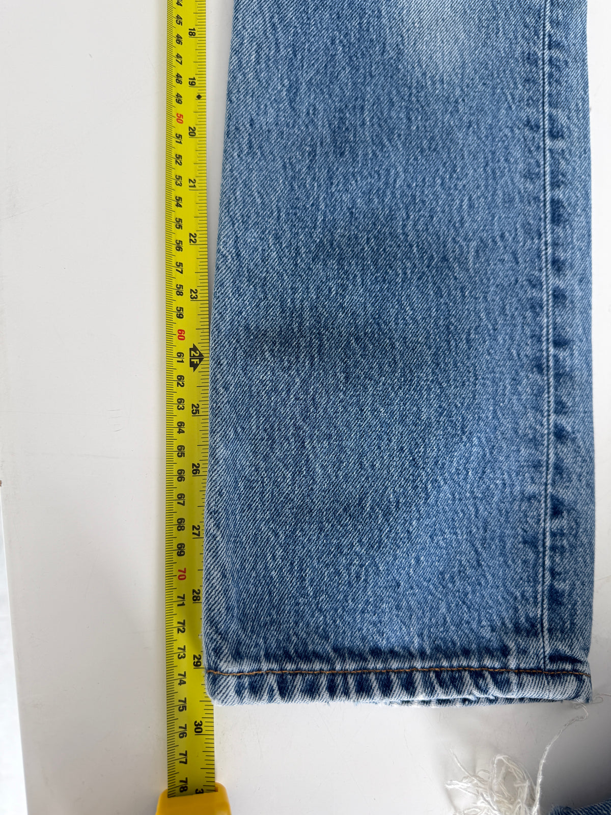W25 L29 vintage Levis 501s 24/25” measured medium blue fade denim 90s 501s