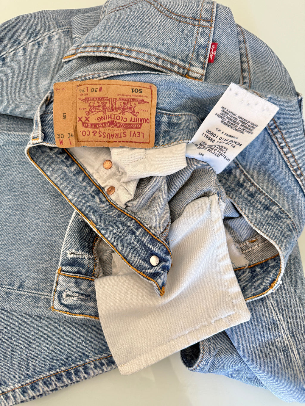 W29 L33vintage Levis 501s 28/29” measured medium fade blue Y2K 501s