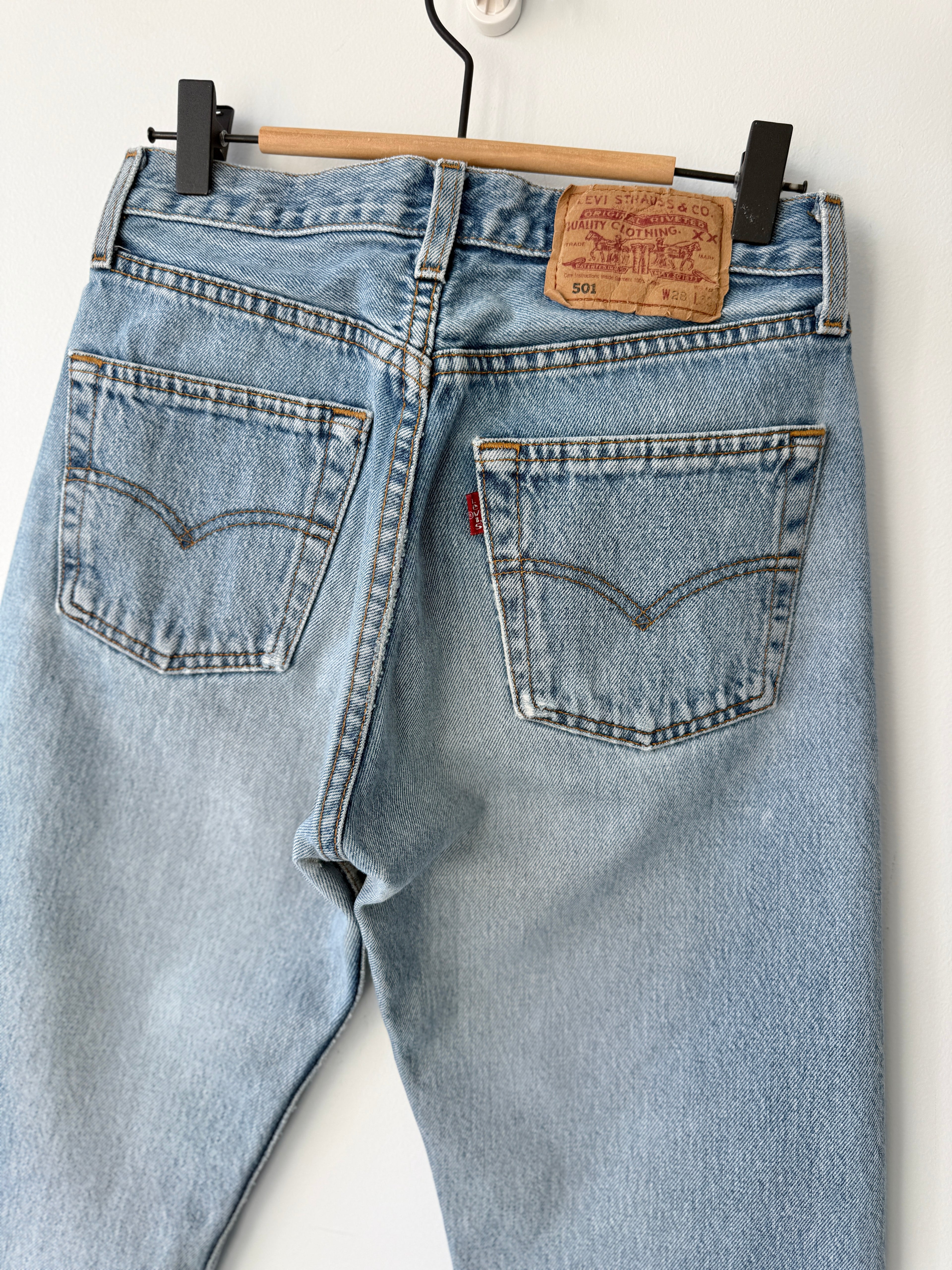 W25 L29 vintage Levis 501 24/25” measured denim medium faded blue 90’s levi’s 501s