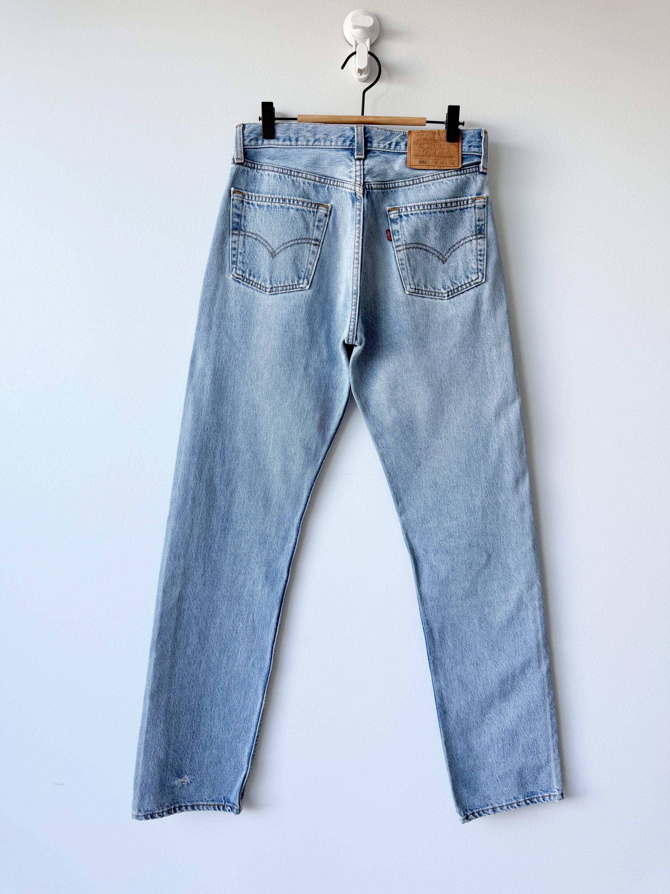 W29 L33 Levis 501 vintage 28-29” measured waist light blue made in USA 90s
