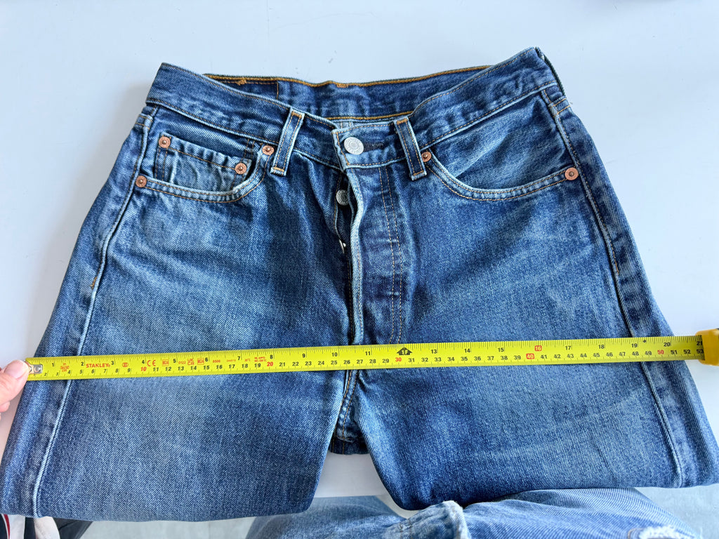 W26 L30 vintage Levis 501 dark blue 25/26” measured waist Y2K levis 501s