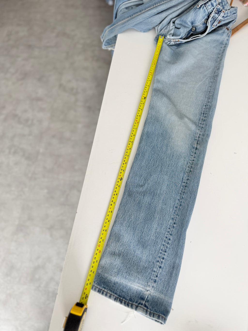 W28 L35 vintage Levis 501 27/28” measured medium light faded blue denim 80s Levi’s 501s