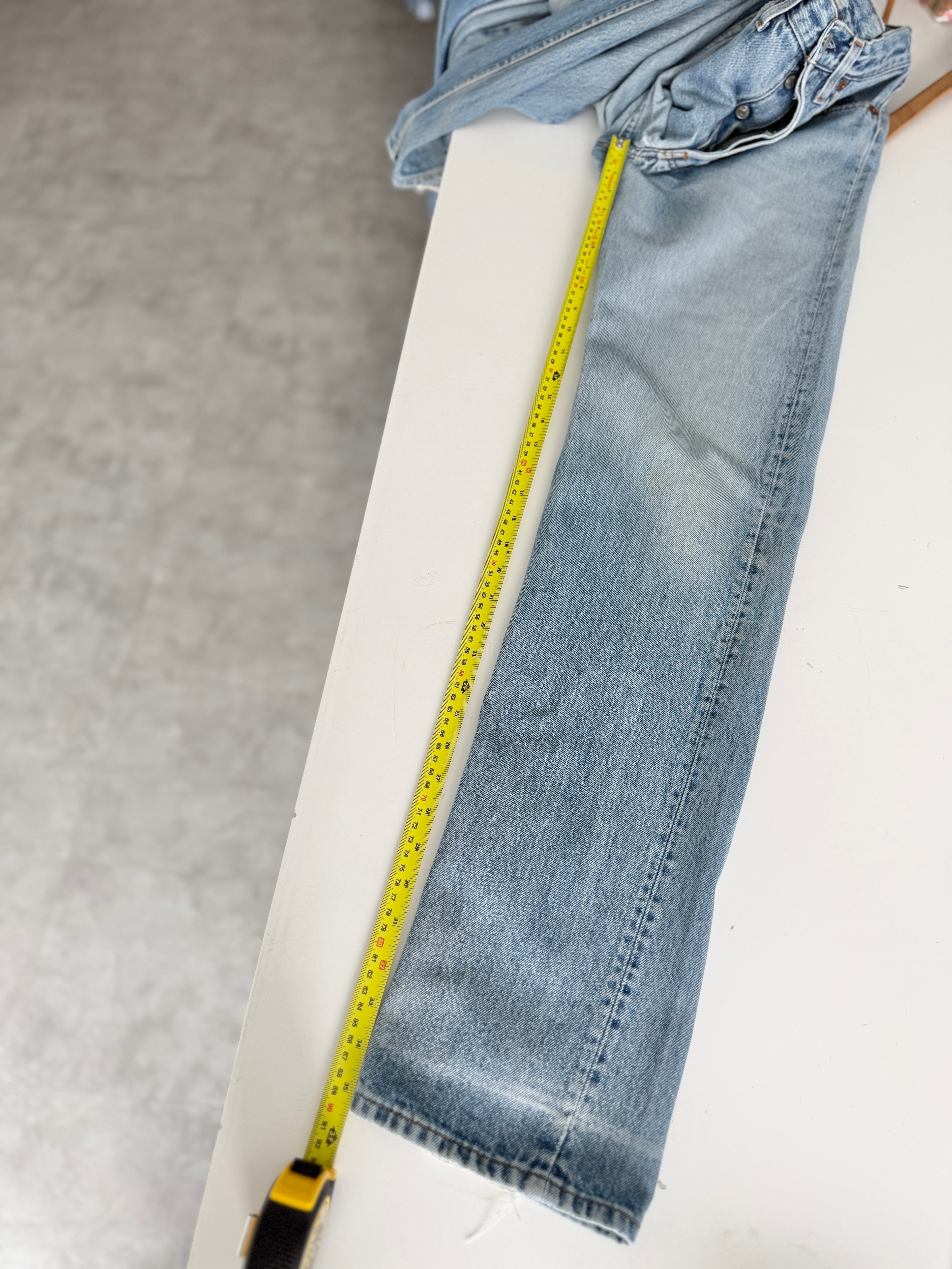 W28 L35 vintage Levis 501 27/28” measured medium light faded blue denim 80s Levi’s 501s