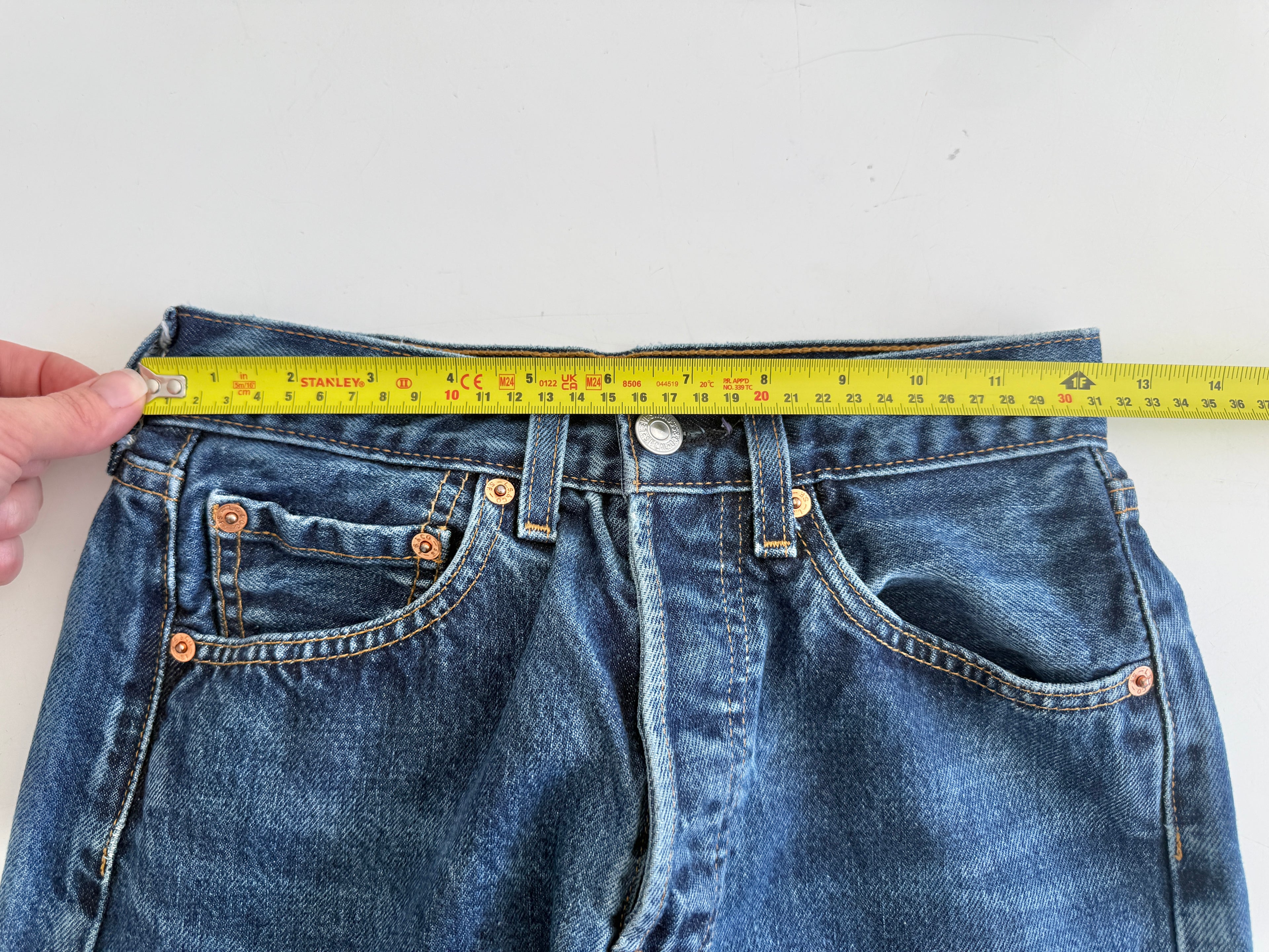 W24 L29 vintage Levis 501 23/24” measured waist dark indigo faded blue 501s