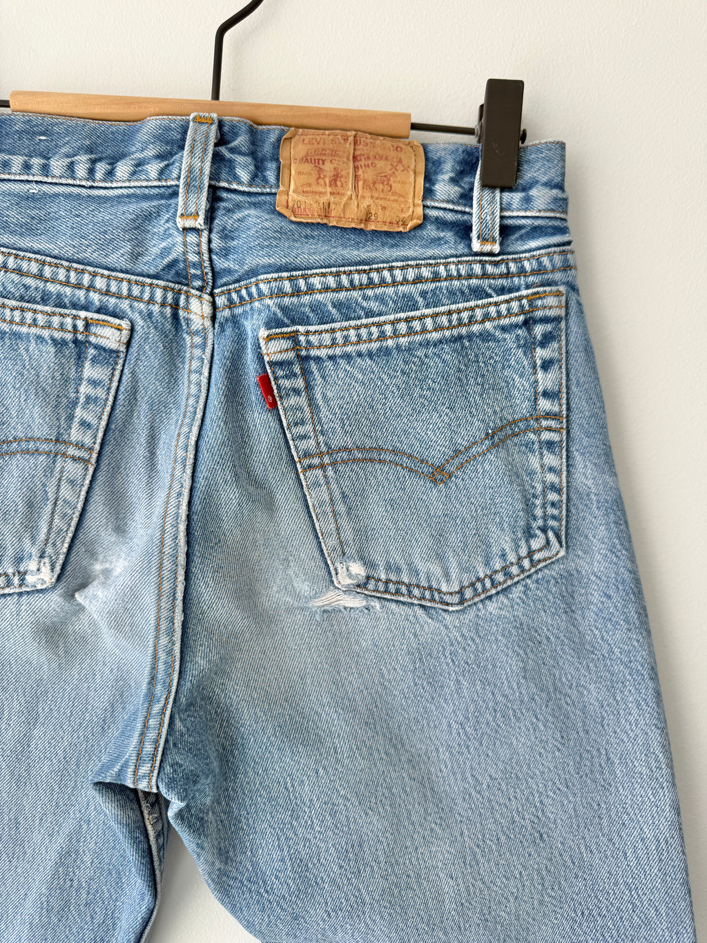 Distressed W26 L30 vintage Levis 701 0117 25/26” measured waist dark faded 80s 701 0117