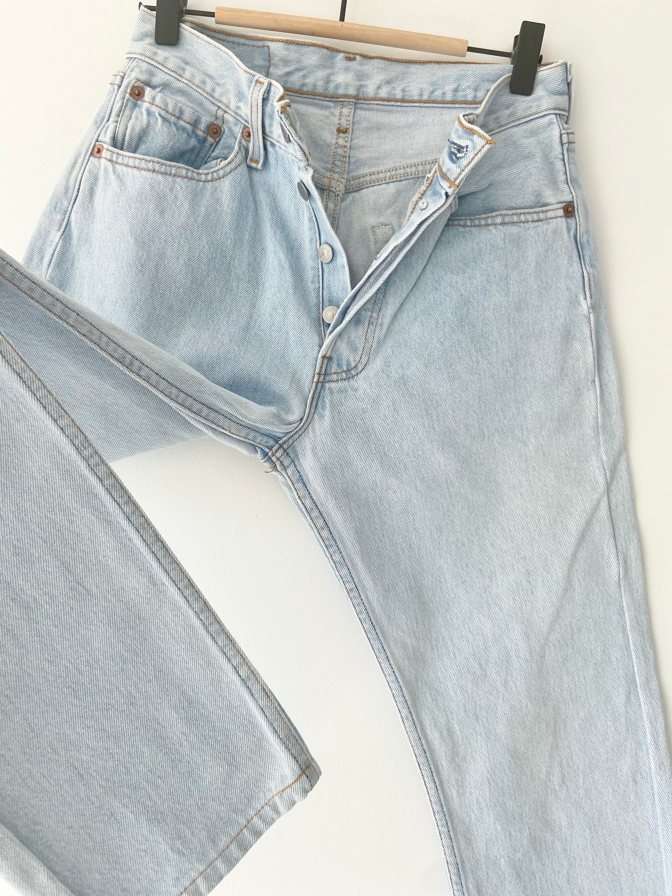 w26 L28  Vintage Levi’s 501 jeans made in USA  light blue faded vintage 501 jeans