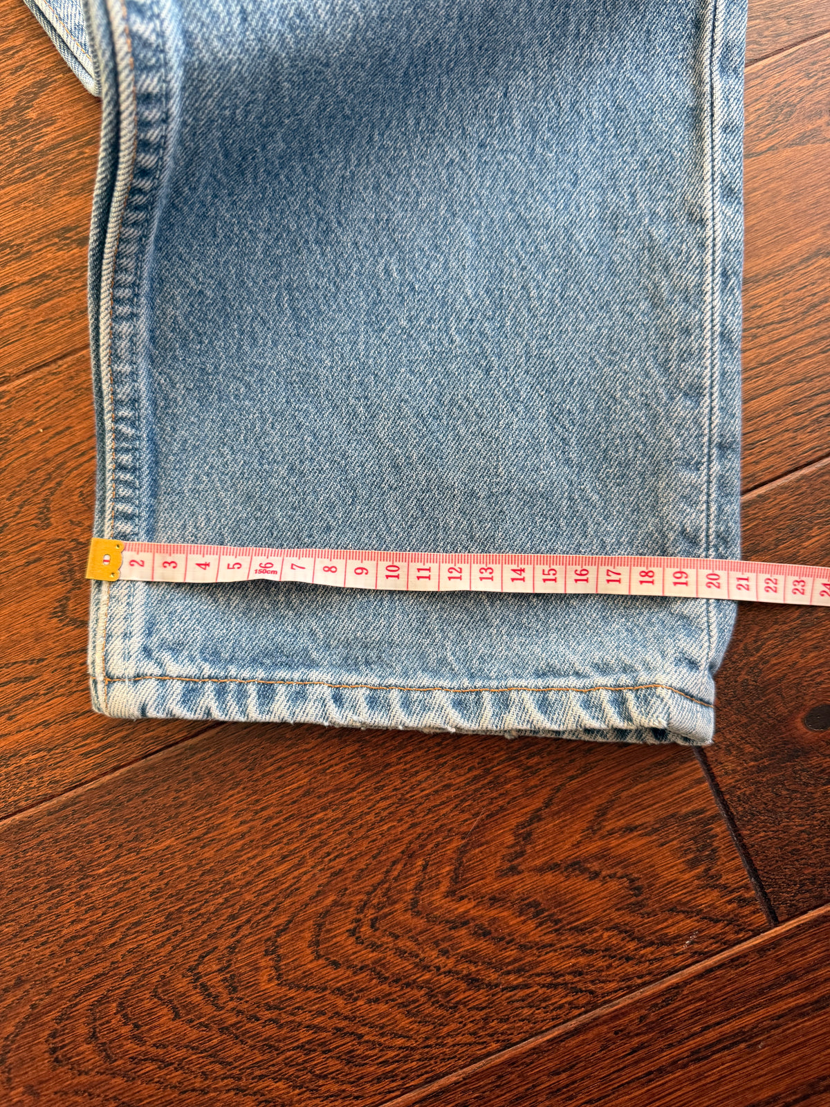 Soft W32 L31 vintage Levis 501s 31/32” measured medium blue faded Y2K 501s