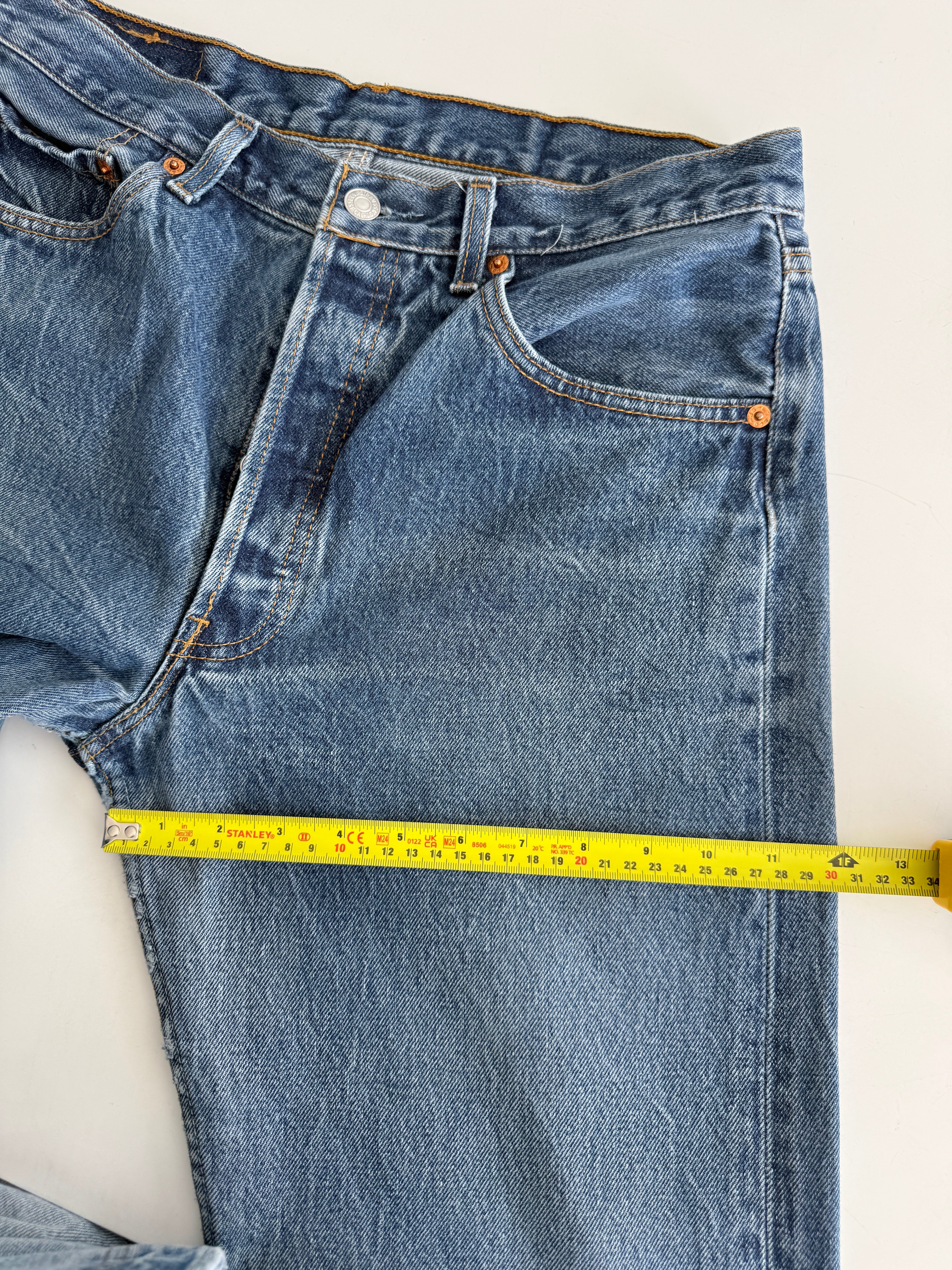 W31 L29 vintage Levis 501s 30/31” measured dark blue denim Levi’s 501s 90s