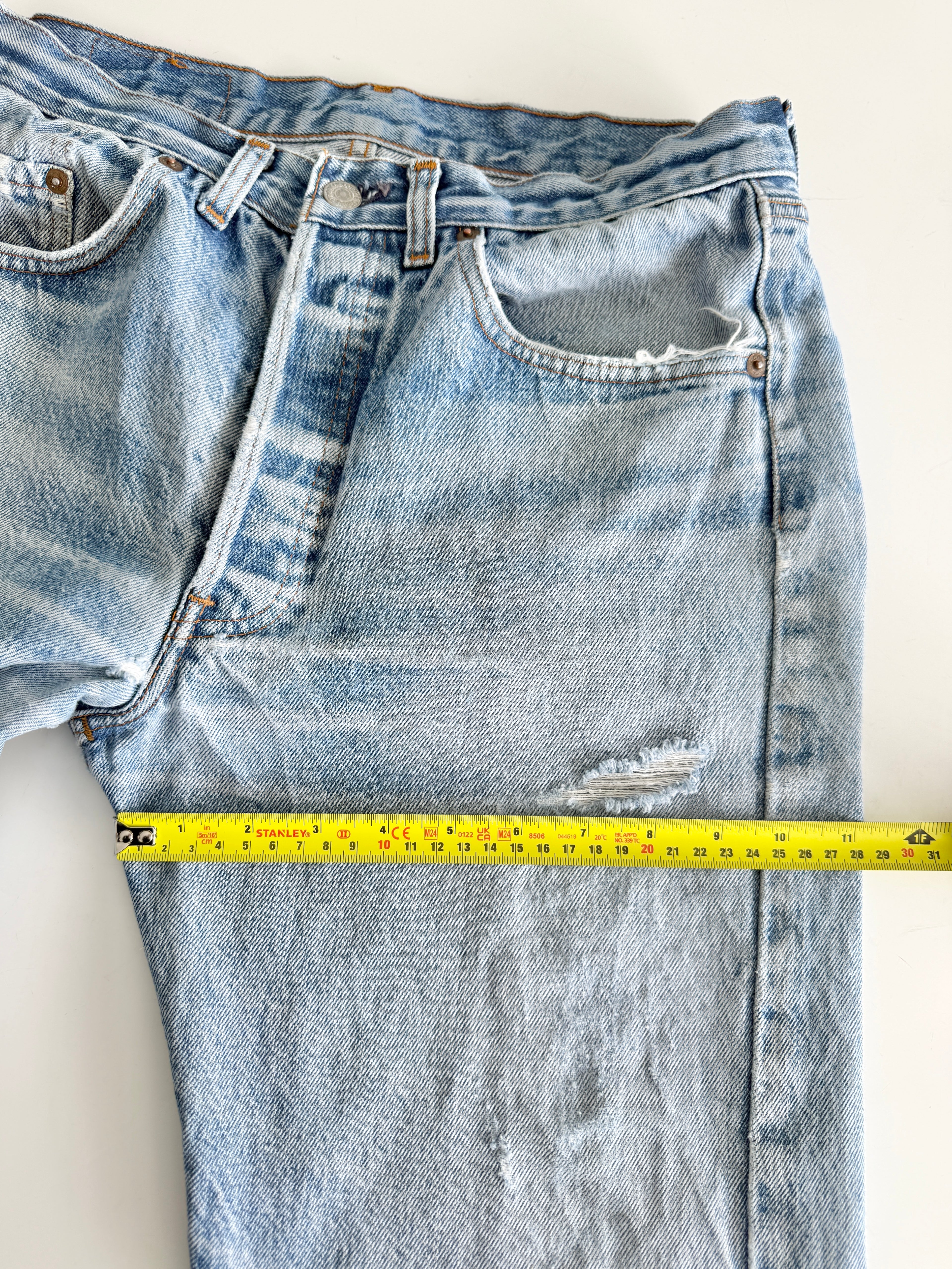 W30 L30 vintage Levis 501 29-30” measured distressed light blue denim 80s 501s