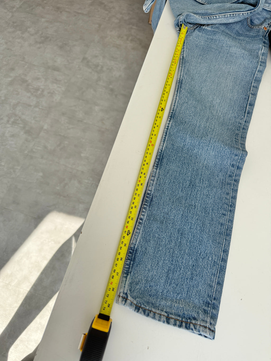 Softer W23 L29 vintage Levis 501 22/23” measured waist medium blue 90s 501s